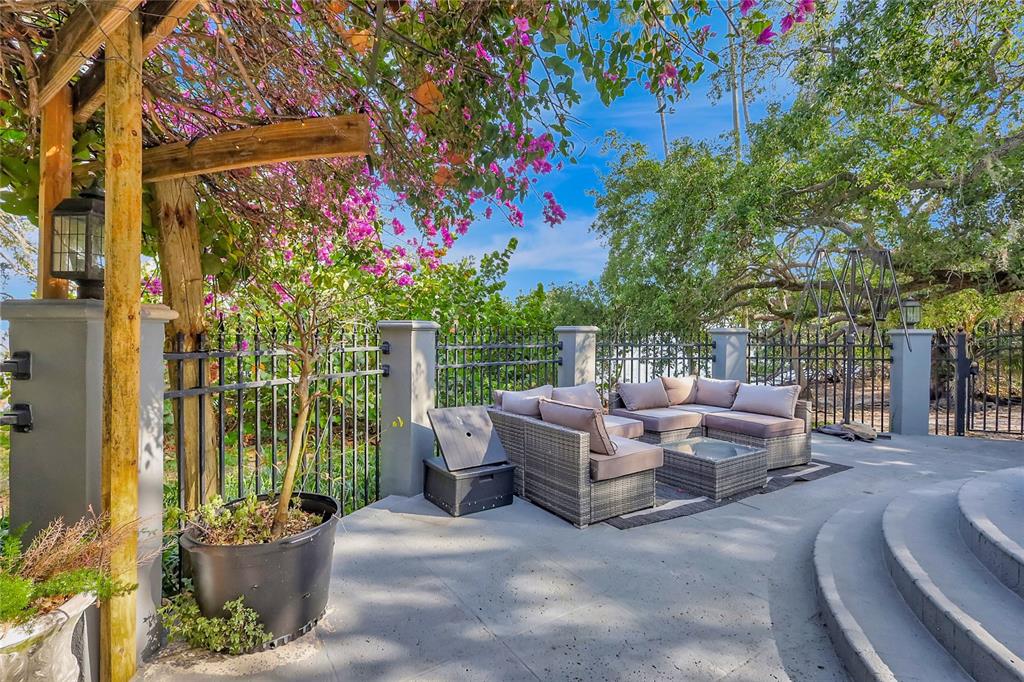 Tampa, Florida, 33611, United States, 5 Bedrooms Bedrooms, ,7 BathroomsBathrooms,Residential,For Sale,1988340