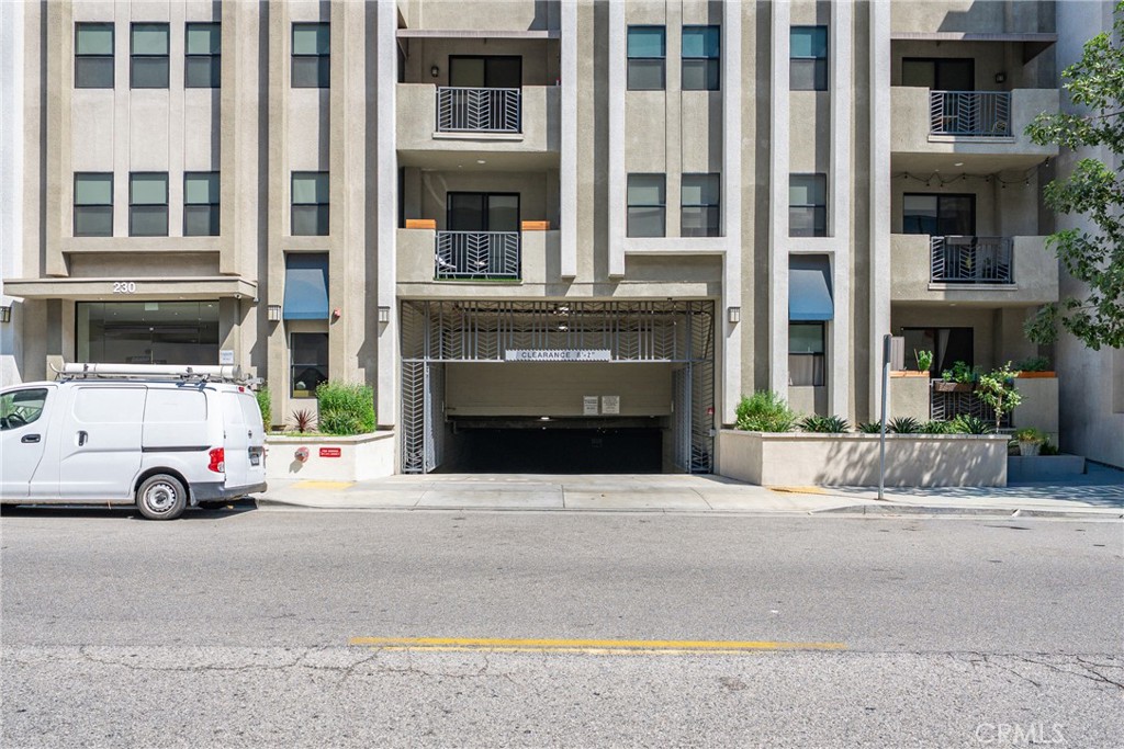 Glendale, California, 91205, United States, 2 Bedrooms Bedrooms, ,2 BathroomsBathrooms,Residential,For Sale,1950855