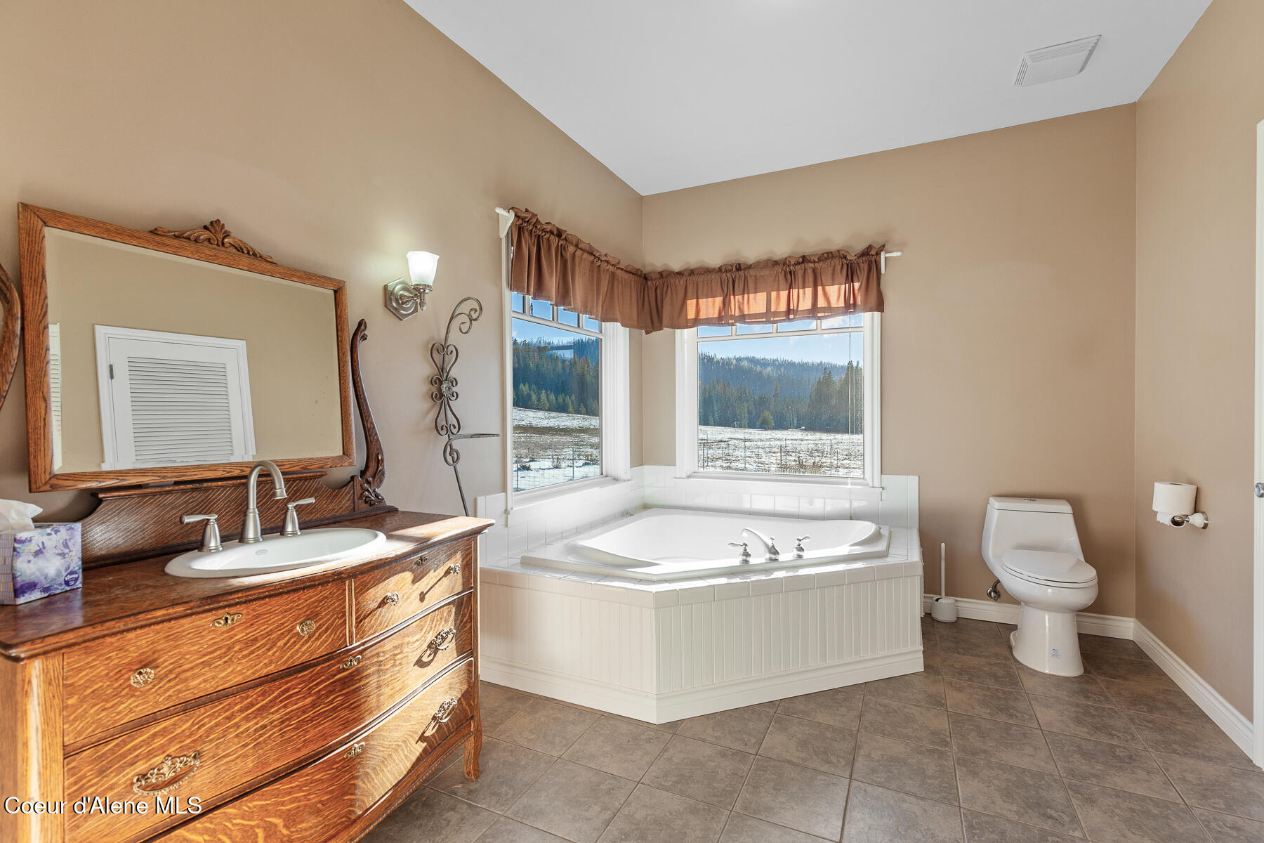 Wallace, Idaho, 83873, United States, 3 Bedrooms Bedrooms, ,3 BathroomsBathrooms,Residential,For Sale,2040255