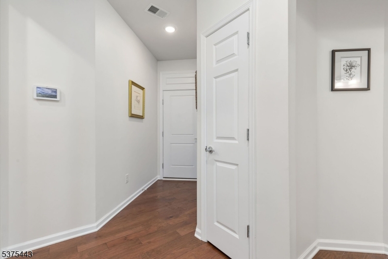 Florham Park Boro, New Jersey, 07932, United States, 2 Bedrooms Bedrooms, ,3 BathroomsBathrooms,Residential,For Sale,1917445
