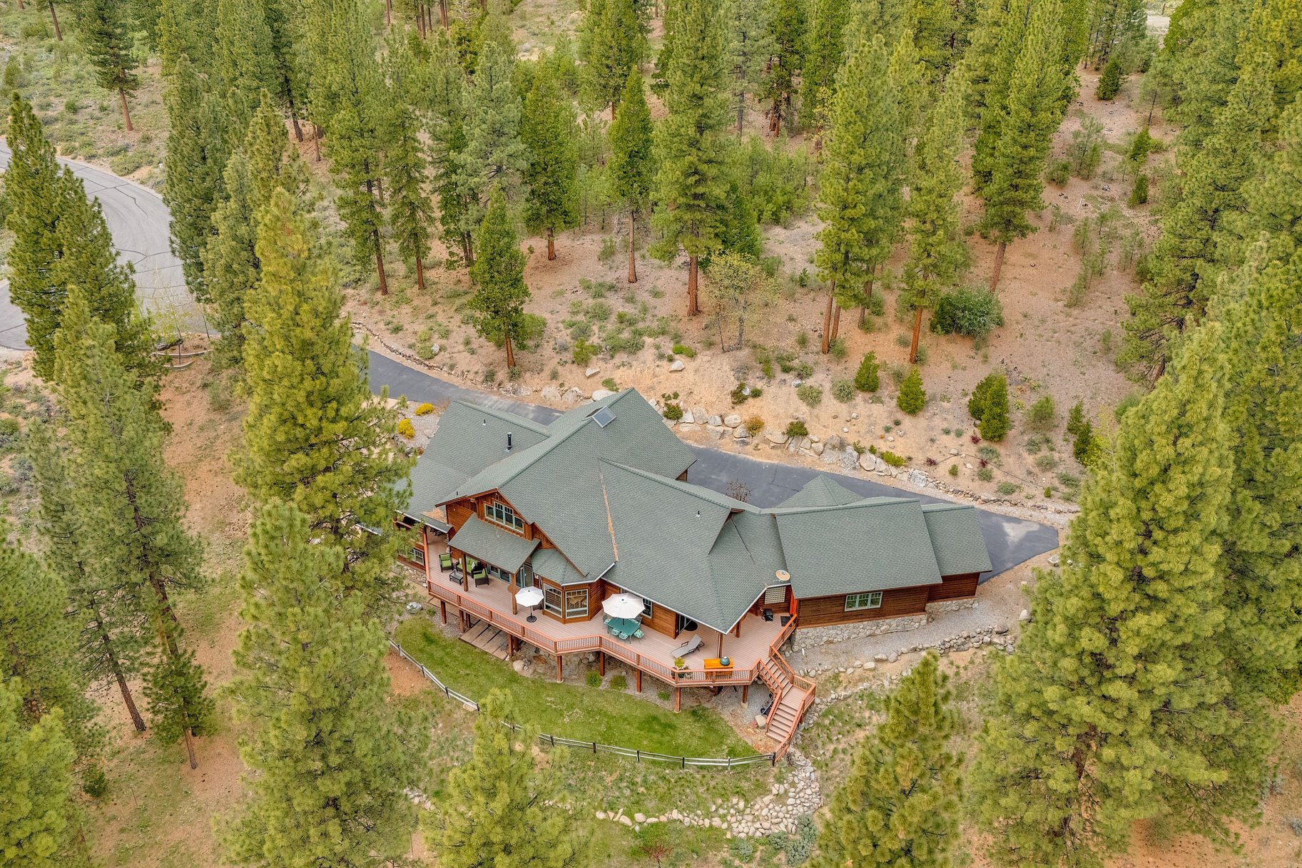  Private Estate Living Along the Fairways of Grizzly Ranch - 物件實景