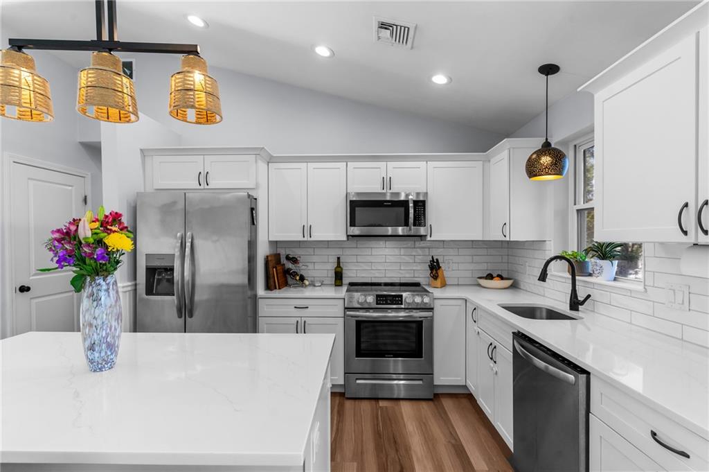 Cranston, Rhode Island, 02910, United States, 3 Bedrooms Bedrooms, ,3 BathroomsBathrooms,Residential,For Sale,1915562