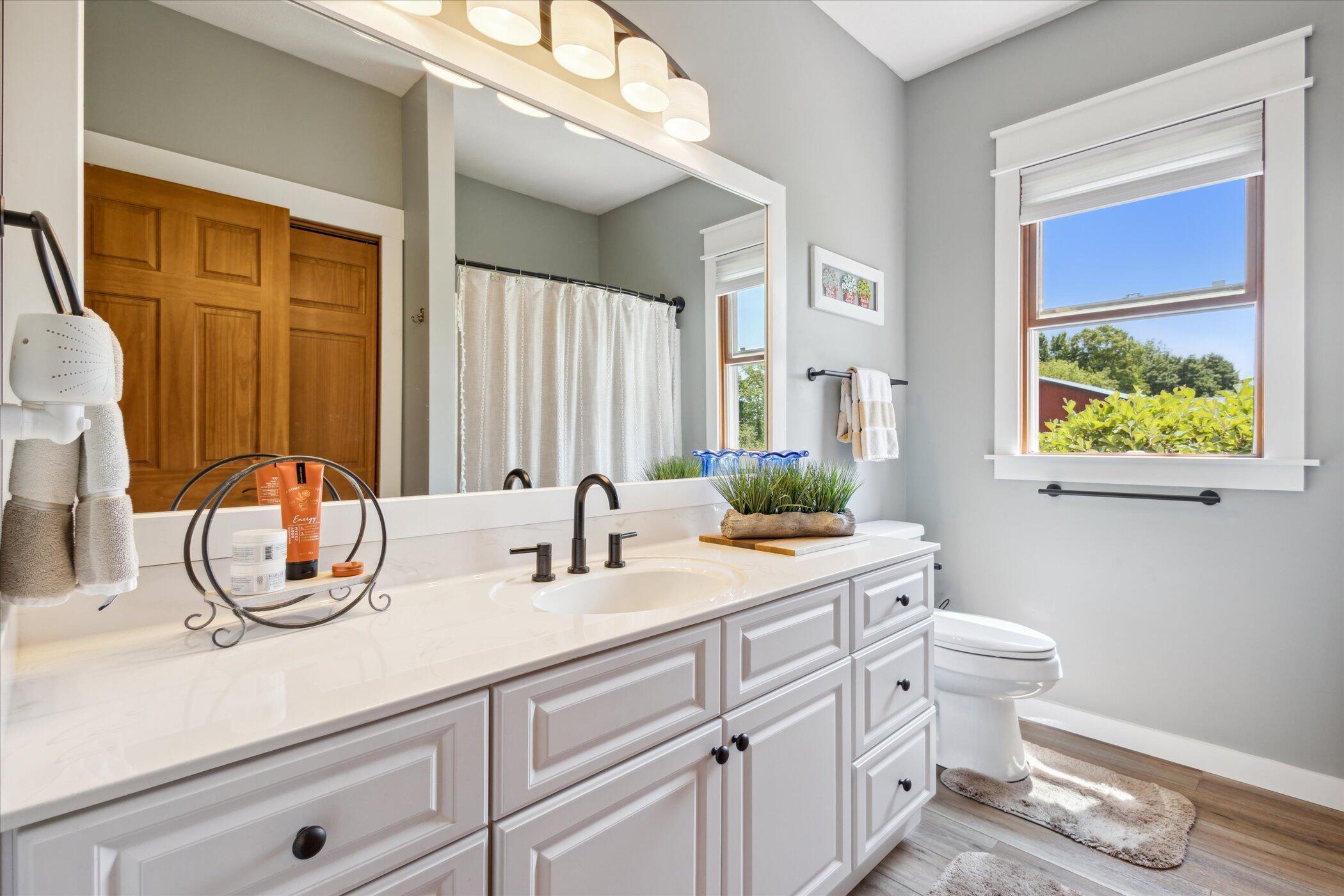 Edwardsburg, Michigan, 49112, United States, 4 Bedrooms Bedrooms, ,4 BathroomsBathrooms,Residential,For Sale,1989598