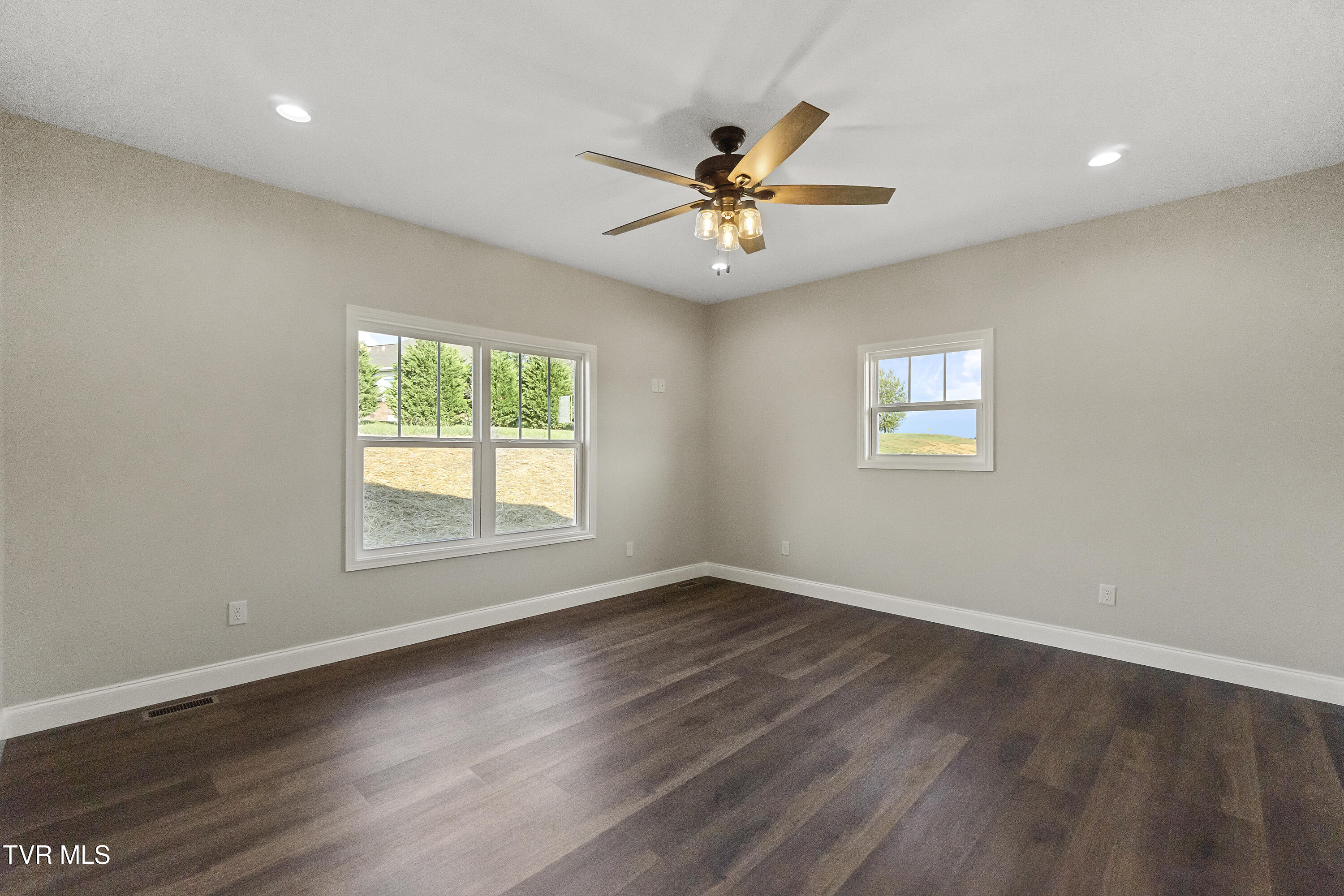 Greeneville, Tennessee, 37745, United States, 3 Bedrooms Bedrooms, ,2 BathroomsBathrooms,Residential,For Sale,1984464