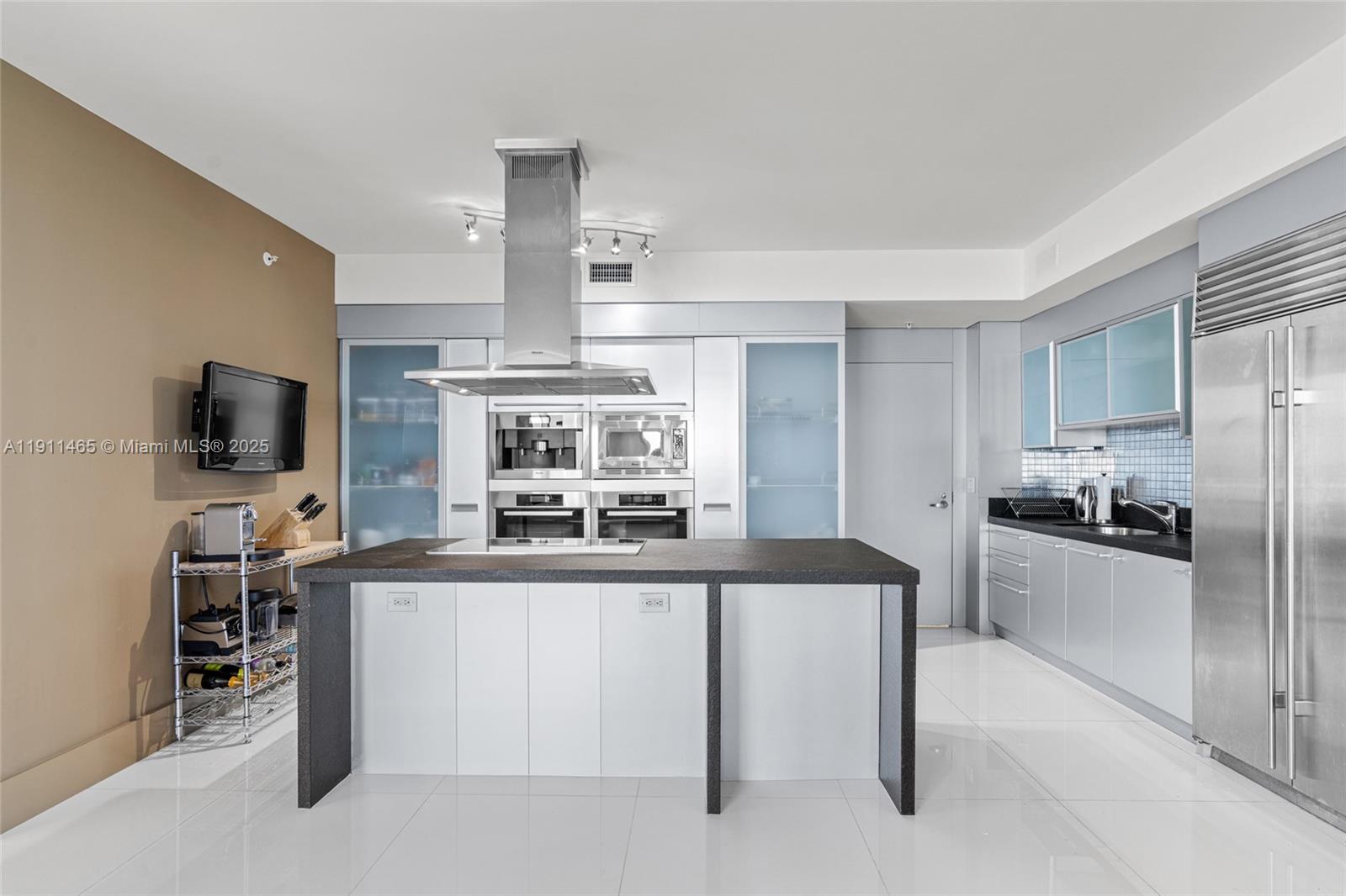 Sunny Isles Beach, Florida, 33160, United States, 3 Bedrooms Bedrooms, ,4 BathroomsBathrooms,Residential,For Sale,1991533