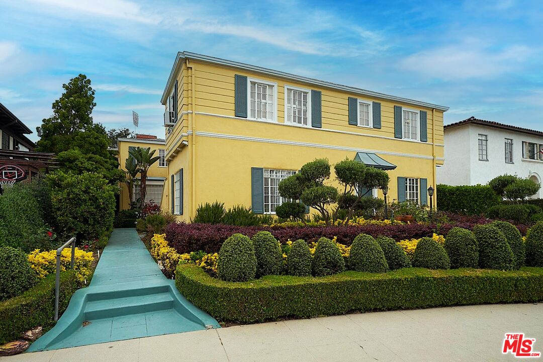 Los Angeles, California, 90005, United States, 8 Bedrooms Bedrooms, ,Residential,For Sale,1932370