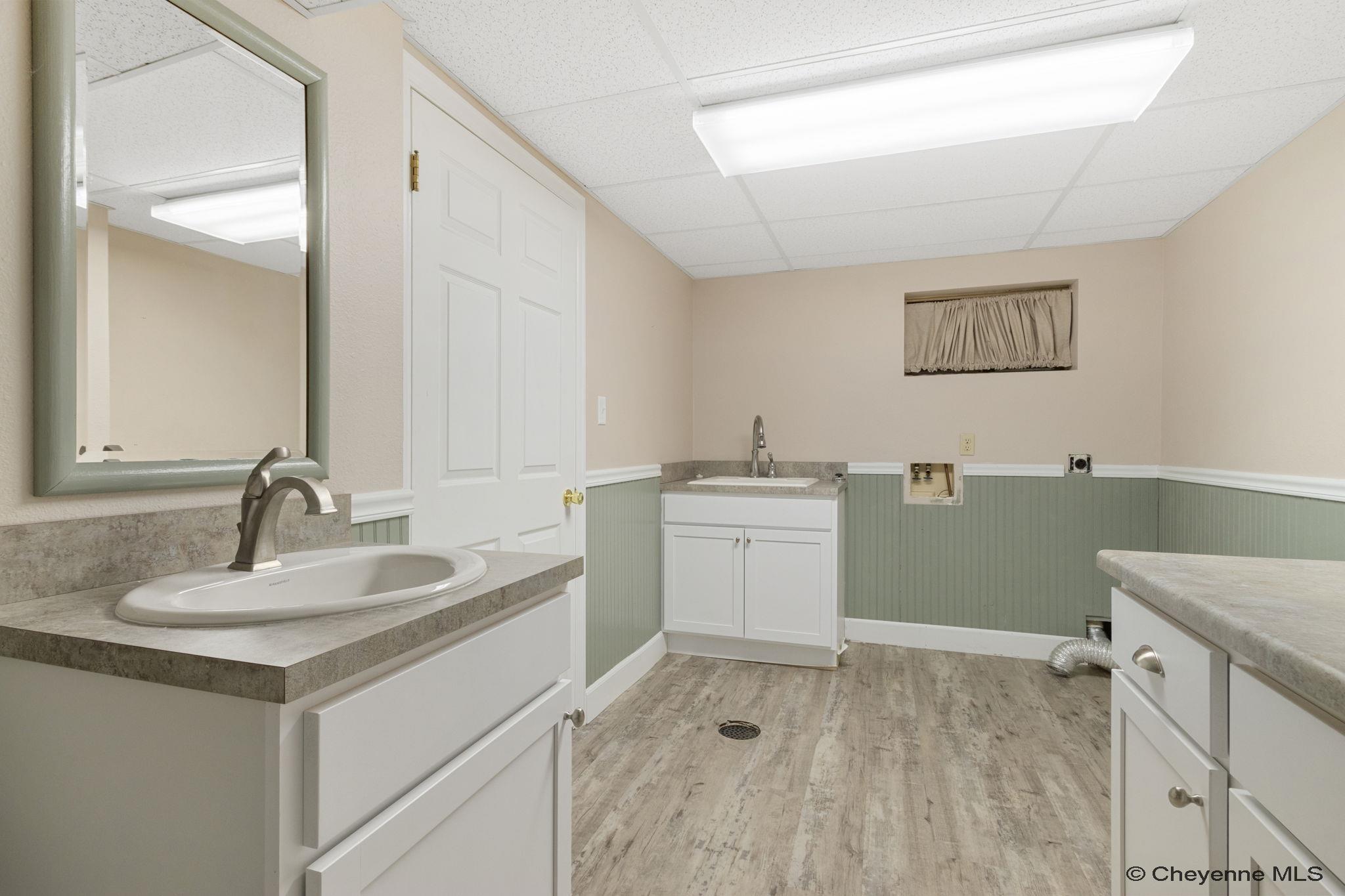 Cheyenne, Wyoming, 82001, United States, 5 Bedrooms Bedrooms, ,4 BathroomsBathrooms,Residential,For Sale,1992954