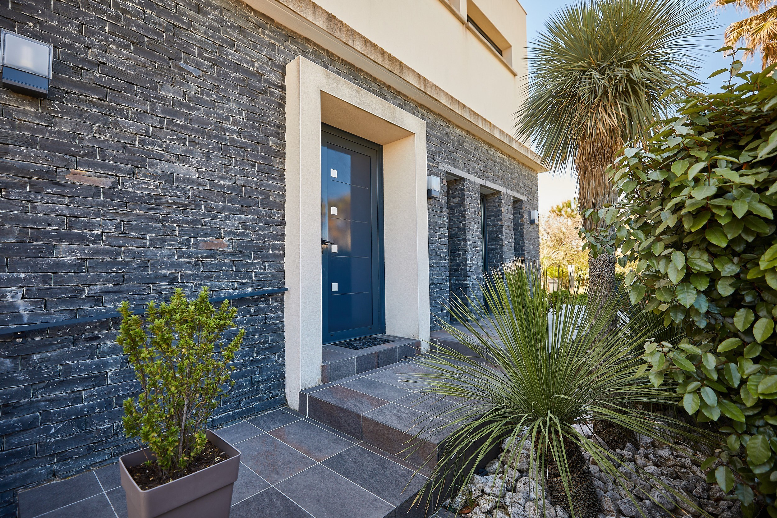 1105 / 5000 A Contemporary Beachfront Home... - 物件實景