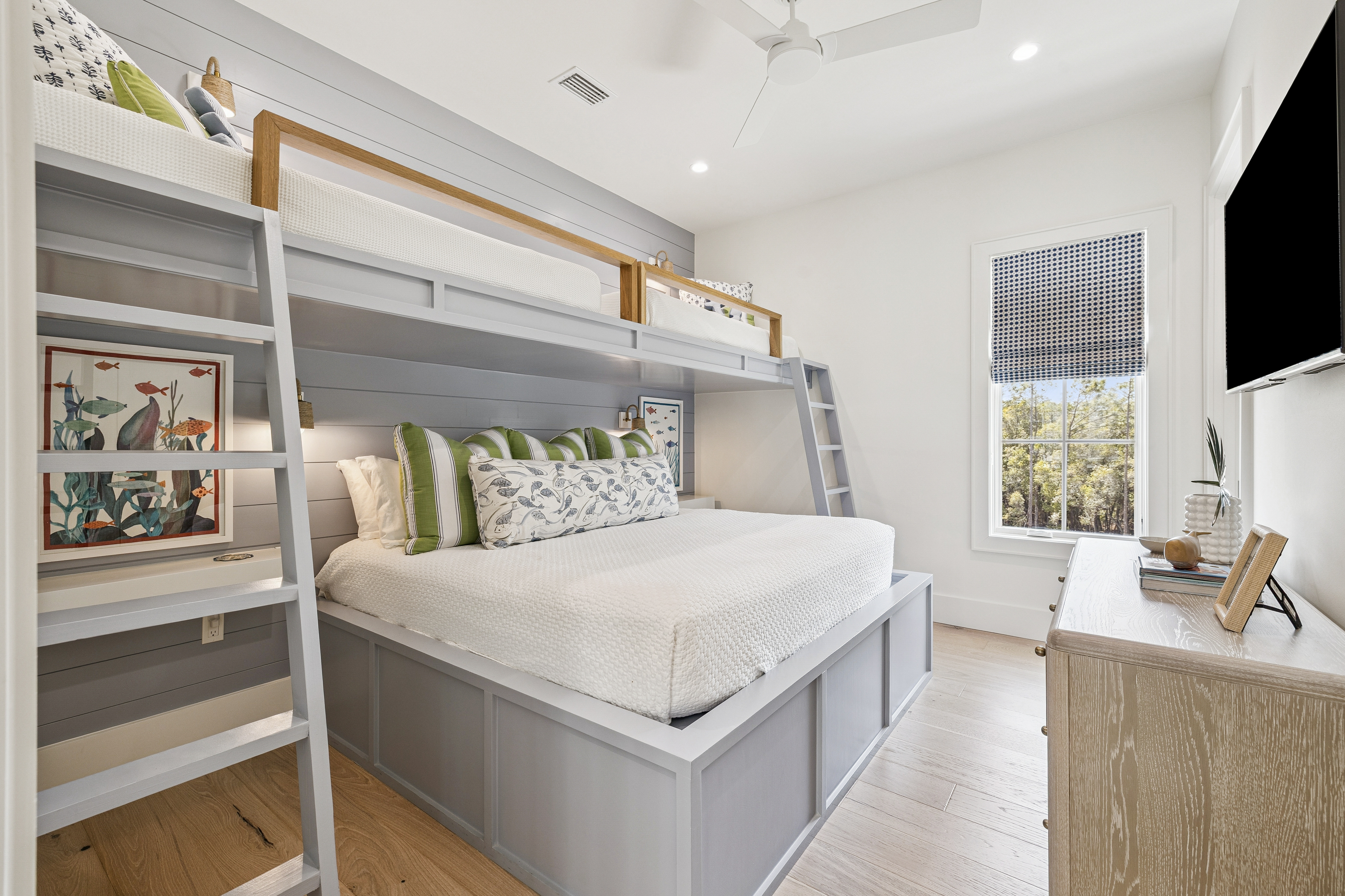  Refined Coastal Residence With Designer Interiors And Exceptional Craftsmanship - 物件實景