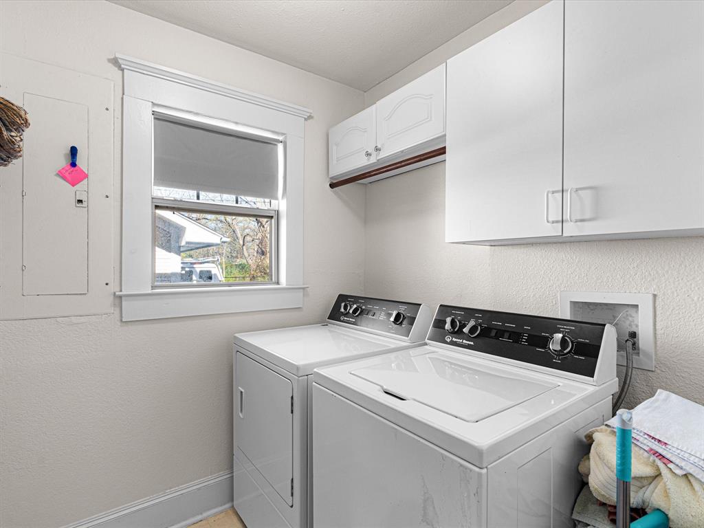 Waxahachie, Texas, 75165, United States, 5 Bedrooms Bedrooms, ,3 BathroomsBathrooms,Residential,For Sale,1983895