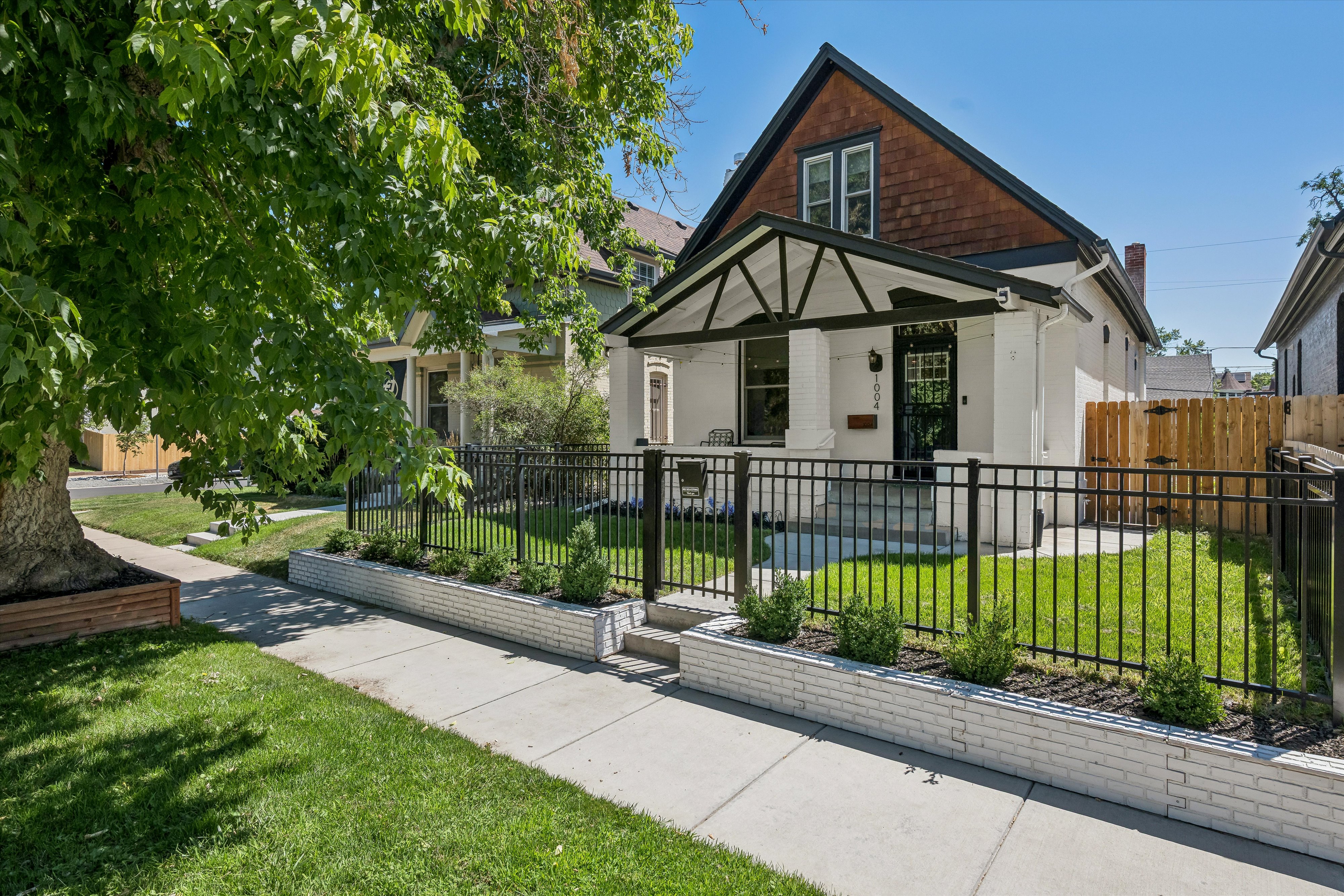  Beautifully reimagined Victorian seamlessly blends historic charm & modern livin - 物件實景