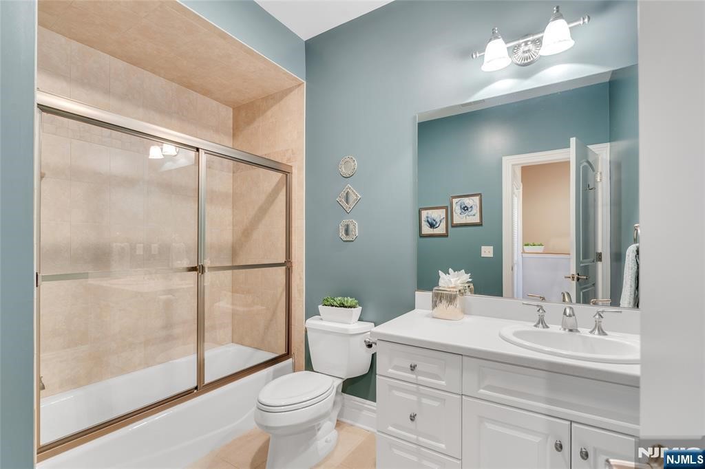 Morristown Town, New Jersey, 07960, United States, 2 Bedrooms Bedrooms, ,3 BathroomsBathrooms,Residential,For Sale,1993280