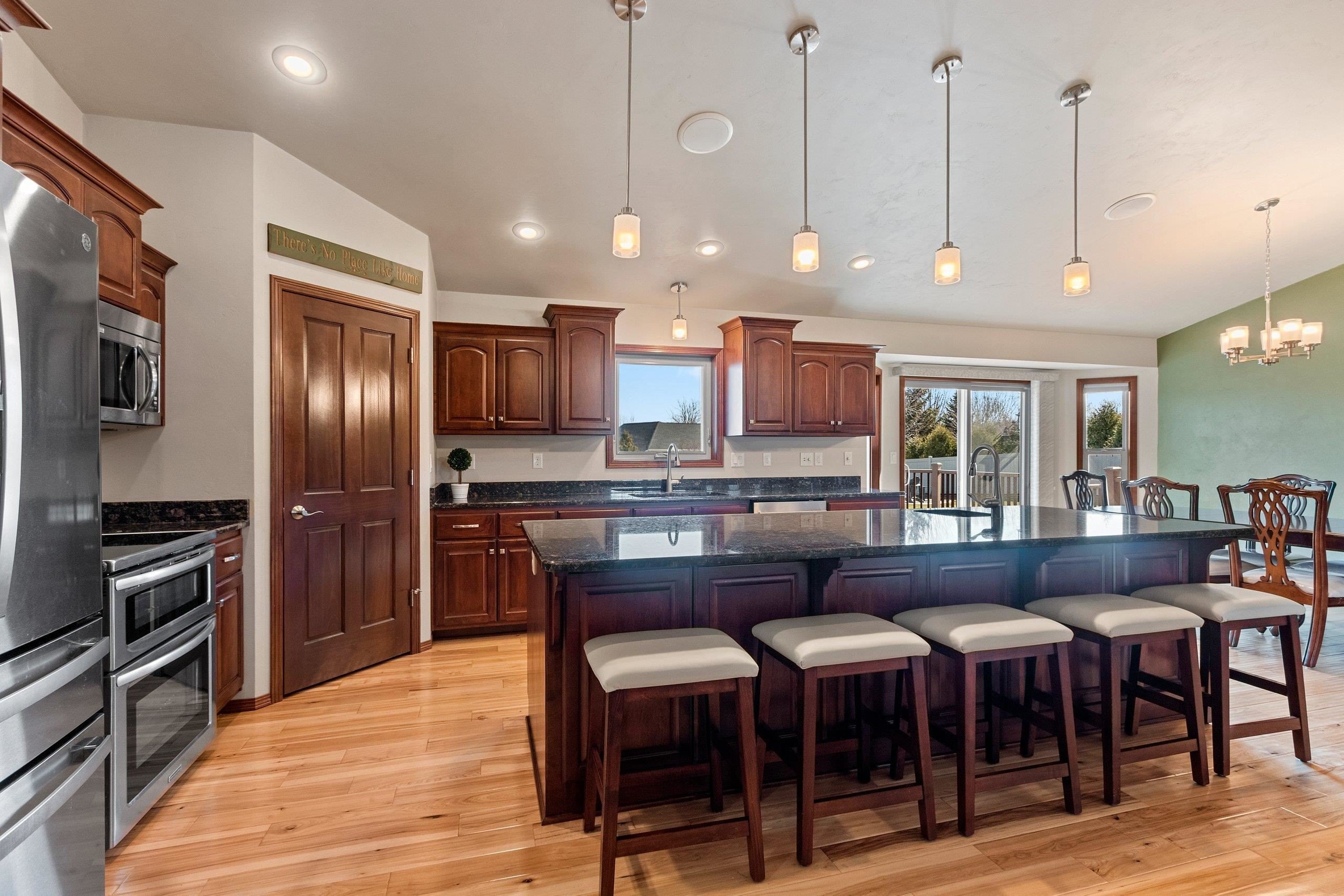 DE PERE, Wisconsin, 54115, United States, 5 Bedrooms Bedrooms, ,4 BathroomsBathrooms,Residential,For Sale,2048678