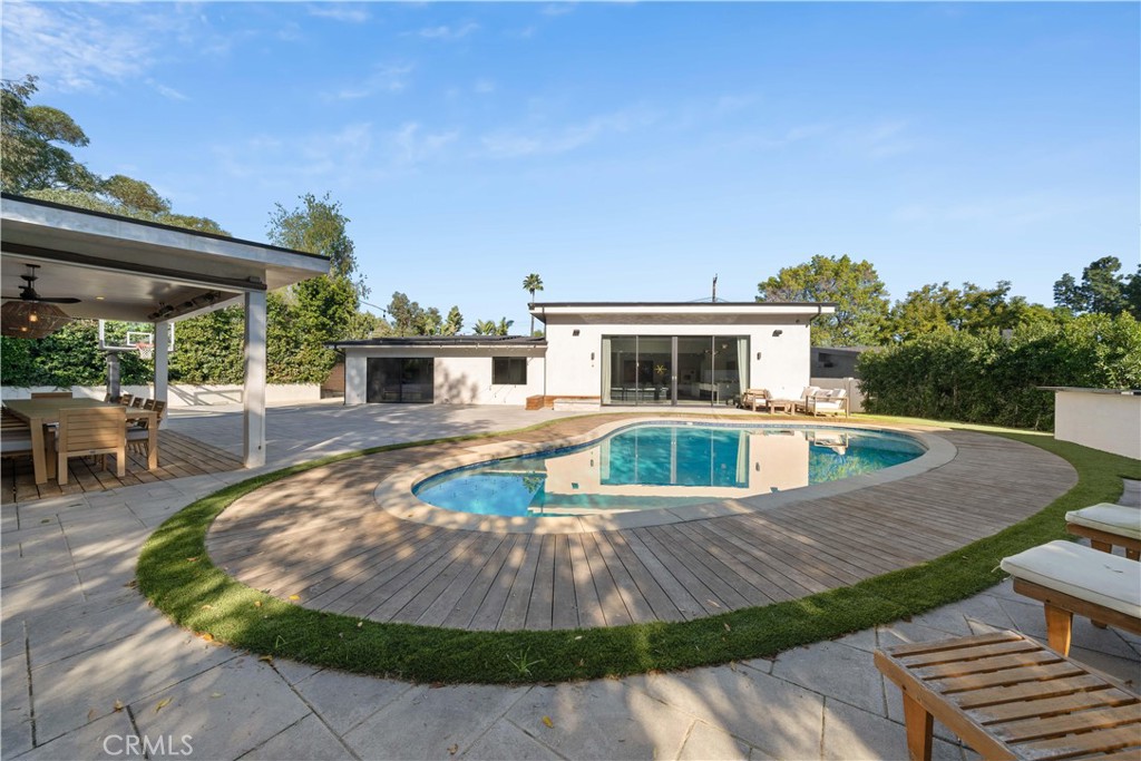 Woodland Hills, California, 91367, United States, 4 Bedrooms Bedrooms, ,2 BathroomsBathrooms,Residential,For Sale,2003177