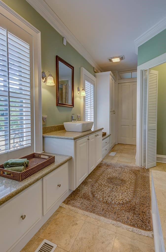Vicksburg, Mississippi, 39180, United States, 4 Bedrooms Bedrooms, ,4 BathroomsBathrooms,Residential,For Sale,1778903
