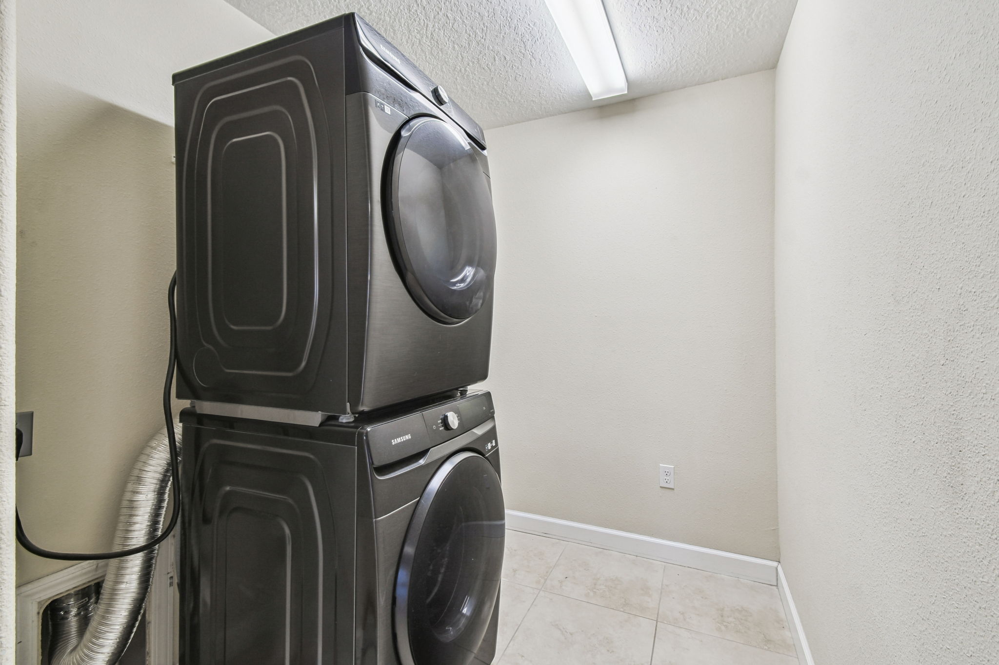 New Port Richey, Florida, 34655, United States, 6 Bedrooms Bedrooms, ,4 BathroomsBathrooms,Residential,For Sale,1980137