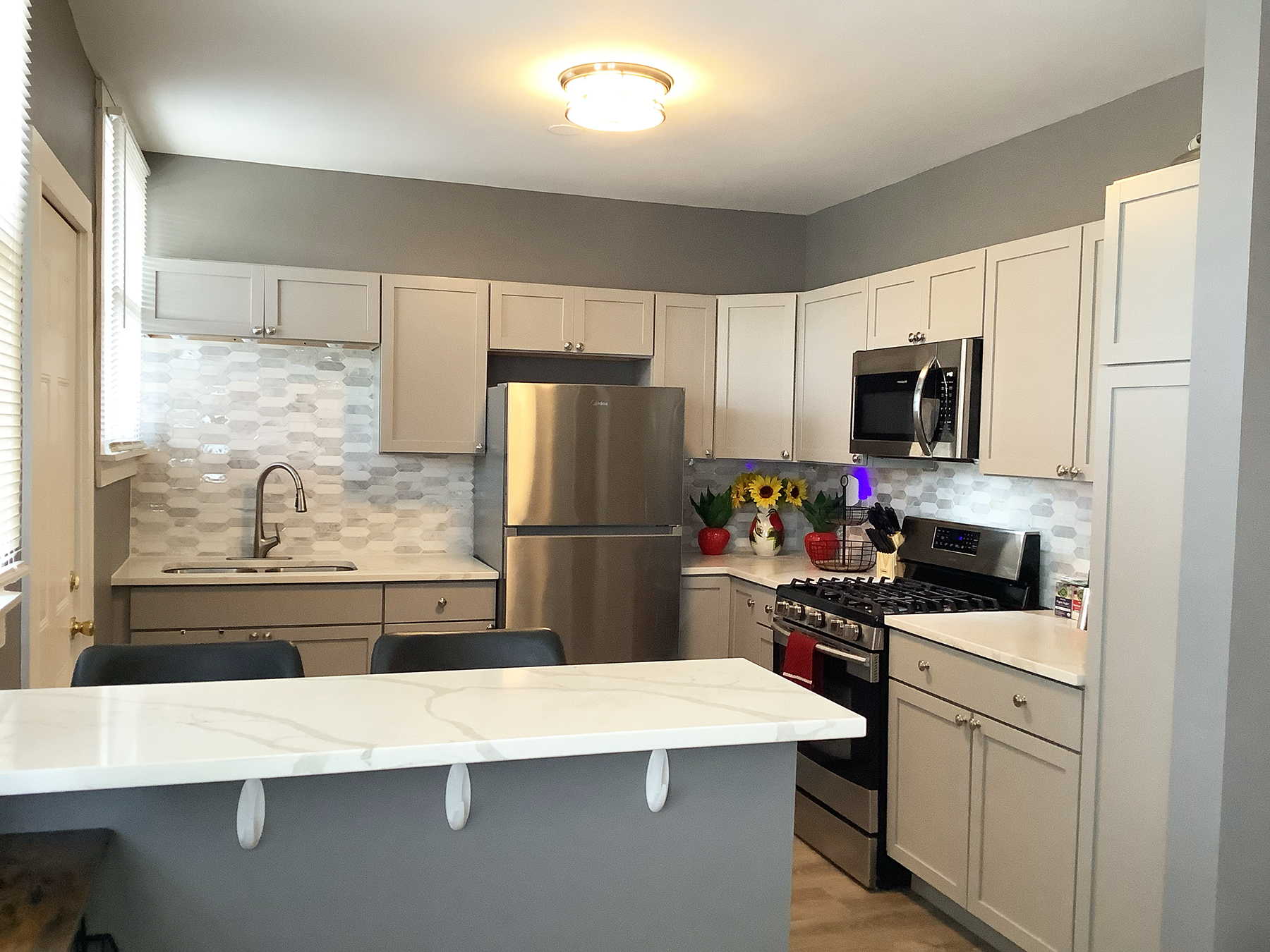 Chicago, Illinois, 60620, United States, 14 Bedrooms Bedrooms, ,4 BathroomsBathrooms,Residential,For Sale,1983159