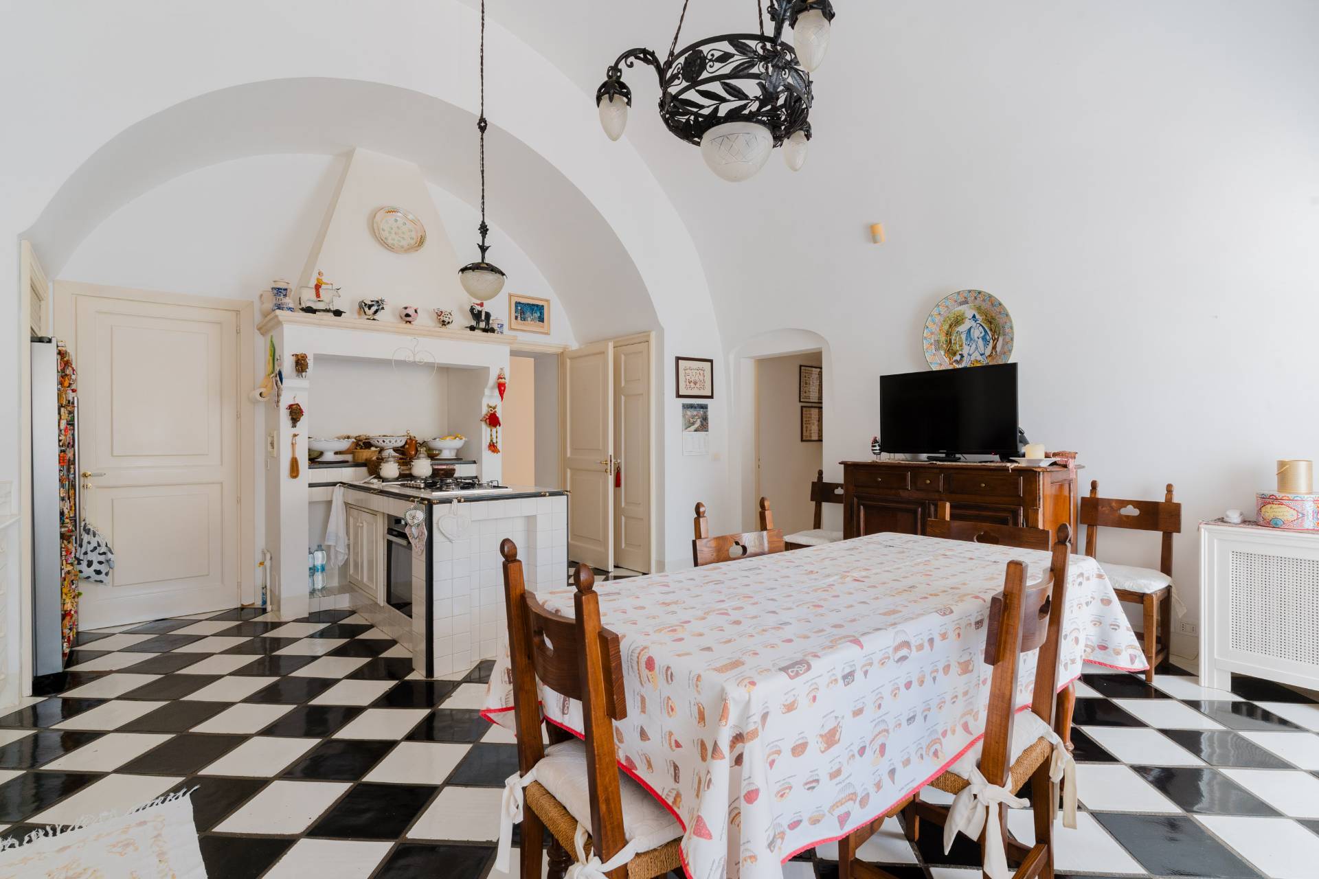 Gioia del Colle, Bari, 70023, IT, 6 Bedrooms Bedrooms, ,9 BathroomsBathrooms,Residential,For Sale,1991978