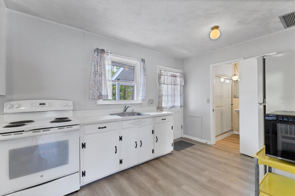 Bradenton, Florida, 34208, United States, 3 Bedrooms Bedrooms, ,2 BathroomsBathrooms,Residential,For Sale,1960554