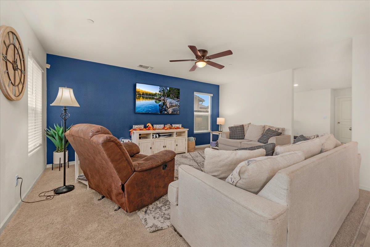 Fresno, California, 93722, United States, 5 Bedrooms Bedrooms, ,3 BathroomsBathrooms,Residential,For Sale,1982186