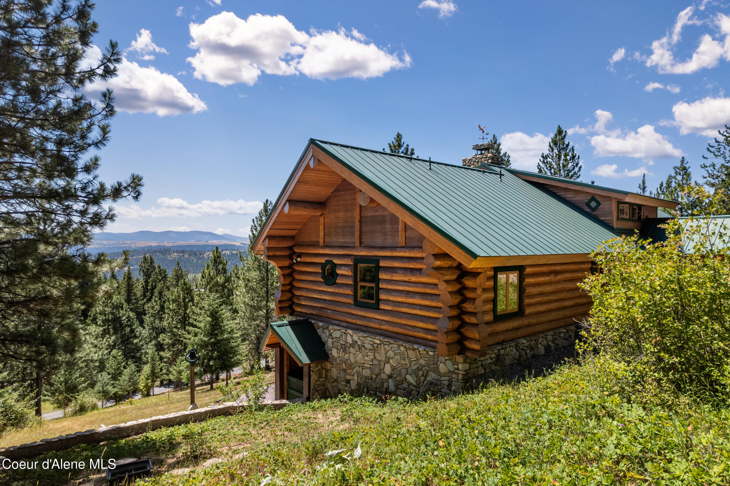 Coeur d'Alene, Idaho, 83814, United States, 4 Bedrooms Bedrooms, ,3 BathroomsBathrooms,Residential,For Sale,1981796