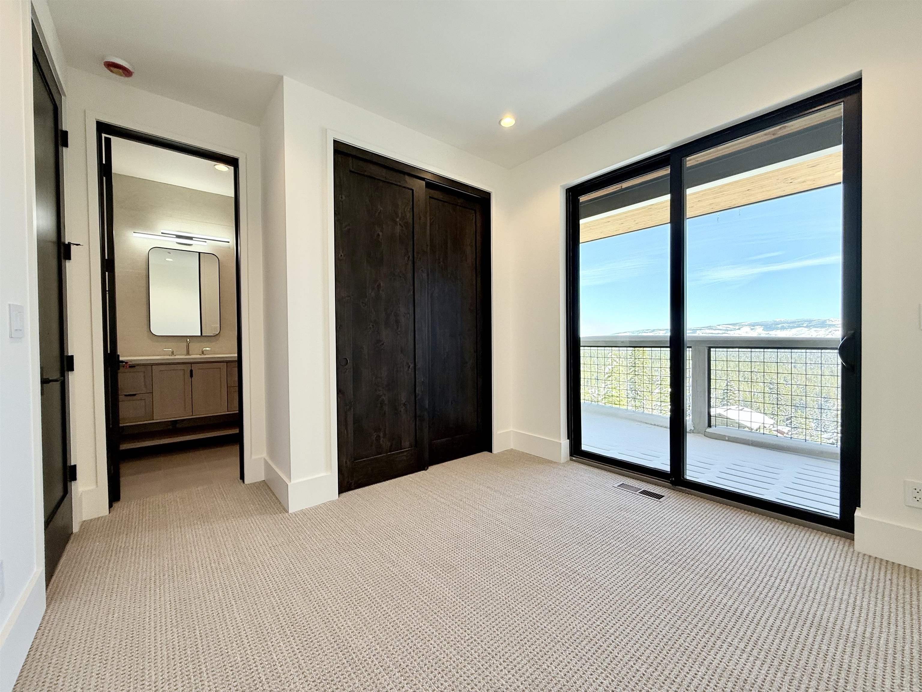 Truckee, California, 96161, United States, 5 Bedrooms Bedrooms, ,5 BathroomsBathrooms,Residential,For Sale,1992888