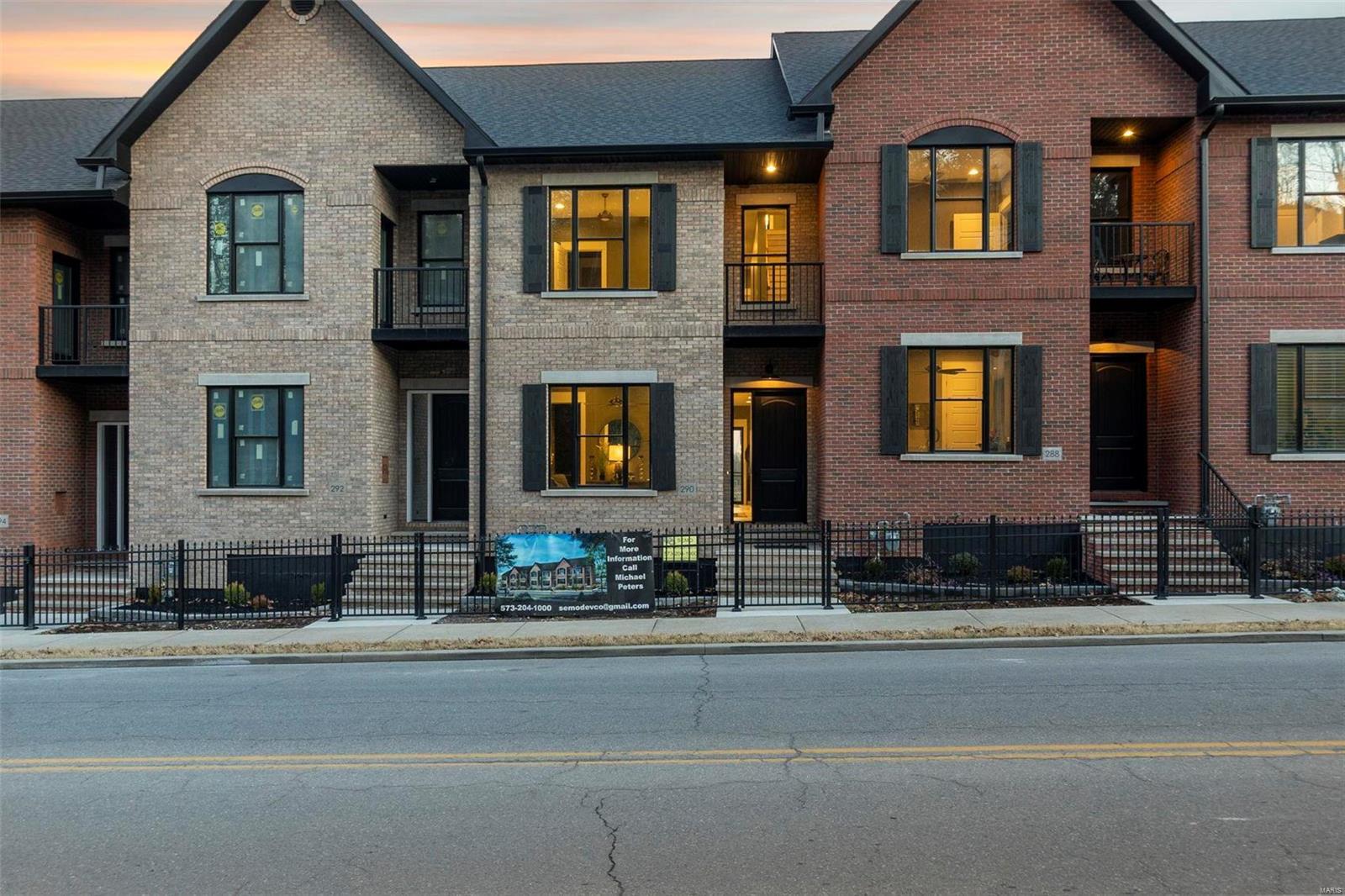 Cape Girardeau, Missouri, 63701, United States, 2 Bedrooms Bedrooms, ,4 BathroomsBathrooms,Residential,For Sale,1982868