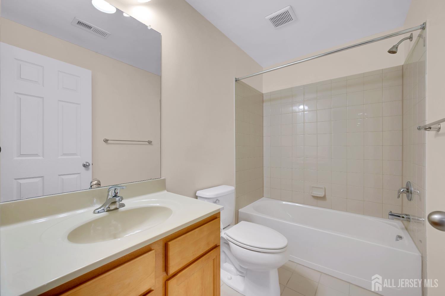 North Brunswick, New Jersey, 08902, United States, 3 Bedrooms Bedrooms, ,4 BathroomsBathrooms,Residential,For Sale,1987808