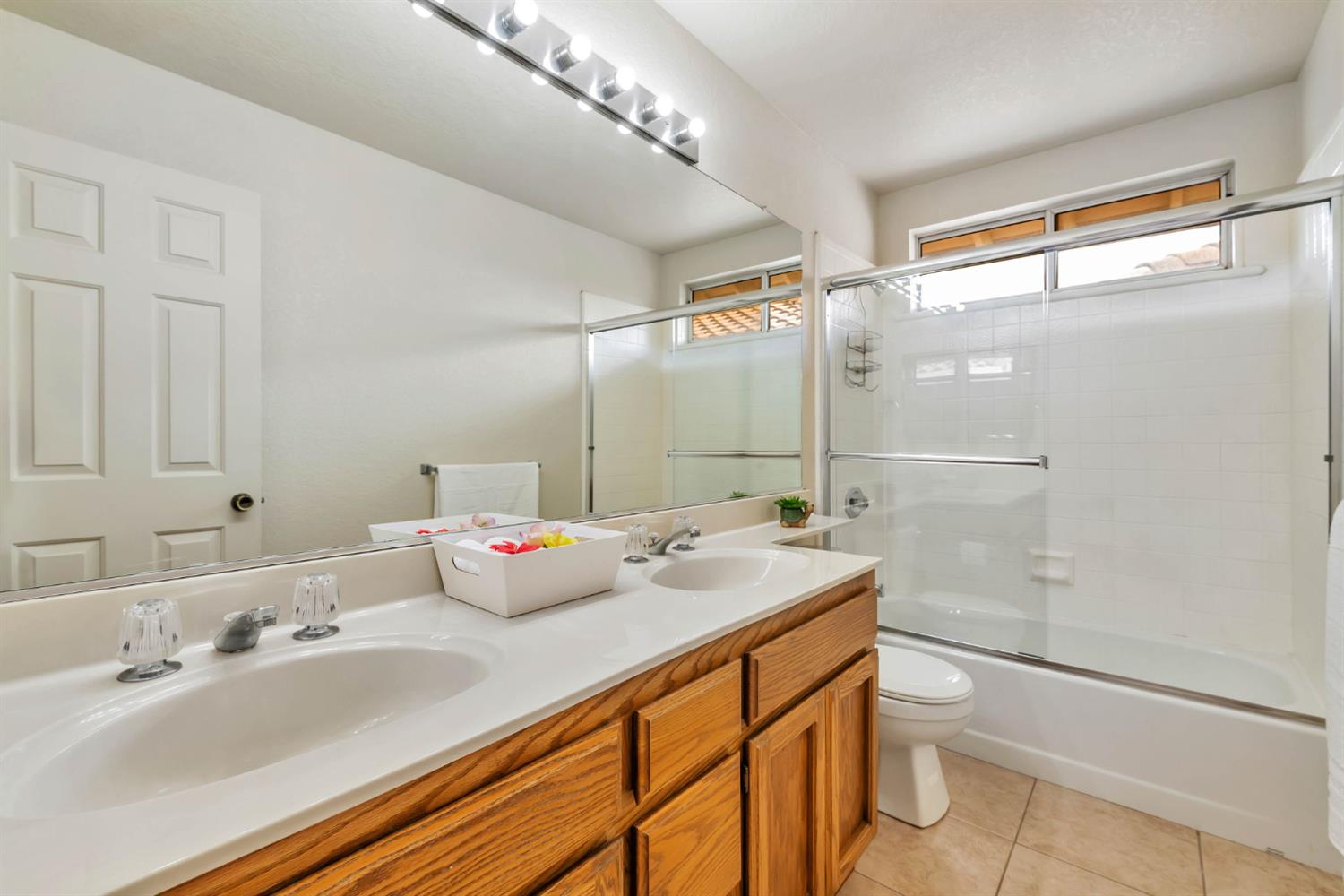 Tracy, California, 95376, United States, 4 Bedrooms Bedrooms, ,3 BathroomsBathrooms,Residential,For Sale,1949007