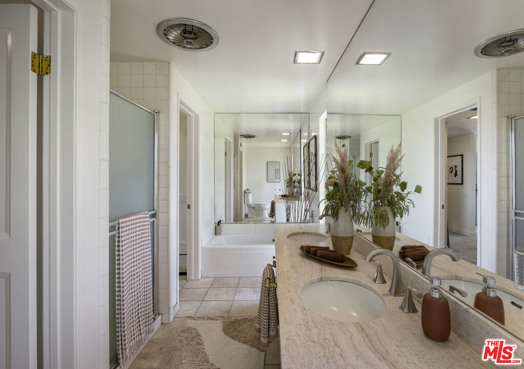 Los Angeles, California, 90027, United States, 4 Bedrooms Bedrooms, ,4 BathroomsBathrooms,Residential,For Sale,1918176
