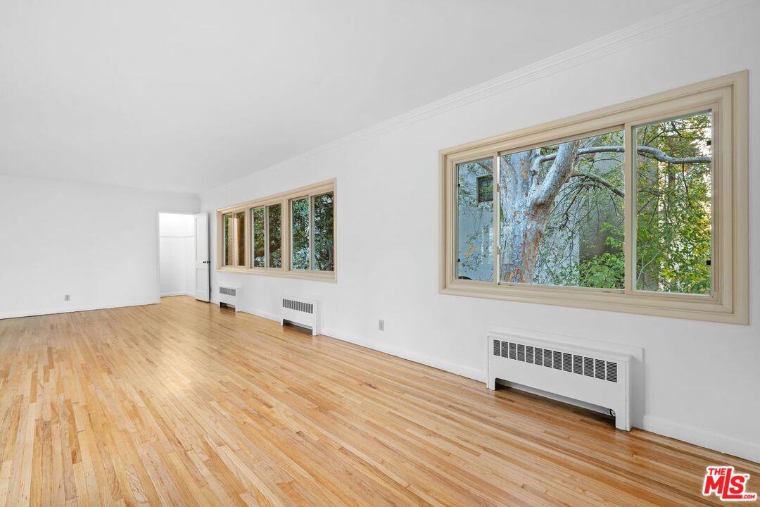 Los Angeles, California, 90049, United States, 1 Bedroom Bedrooms, ,1 BathroomBathrooms,Residential,For Sale,2003518