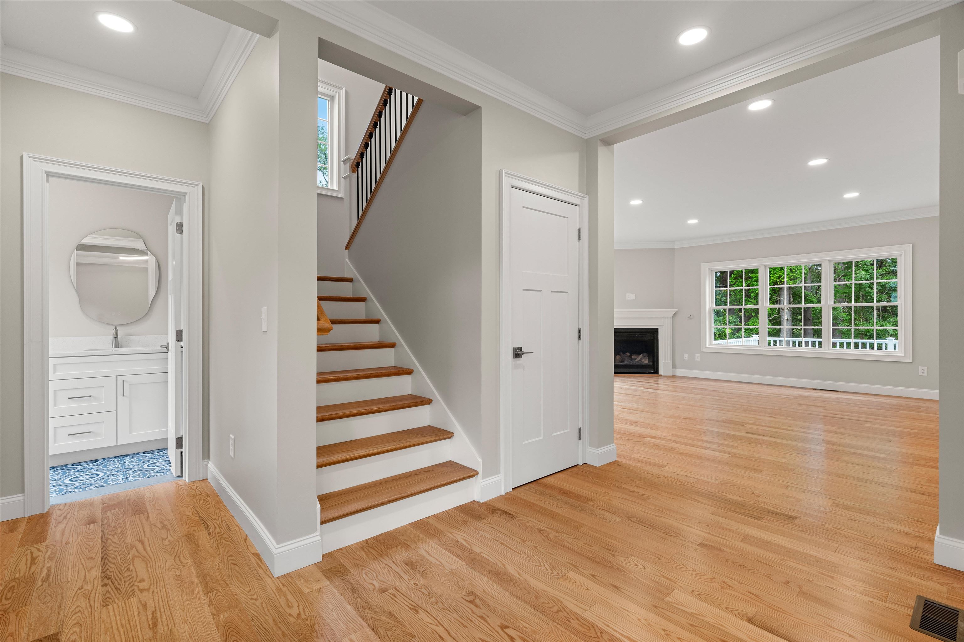 Hooksett, New Hampshire, 03106, United States, 4 Bedrooms Bedrooms, ,3 BathroomsBathrooms,Residential,For Sale,1895985
