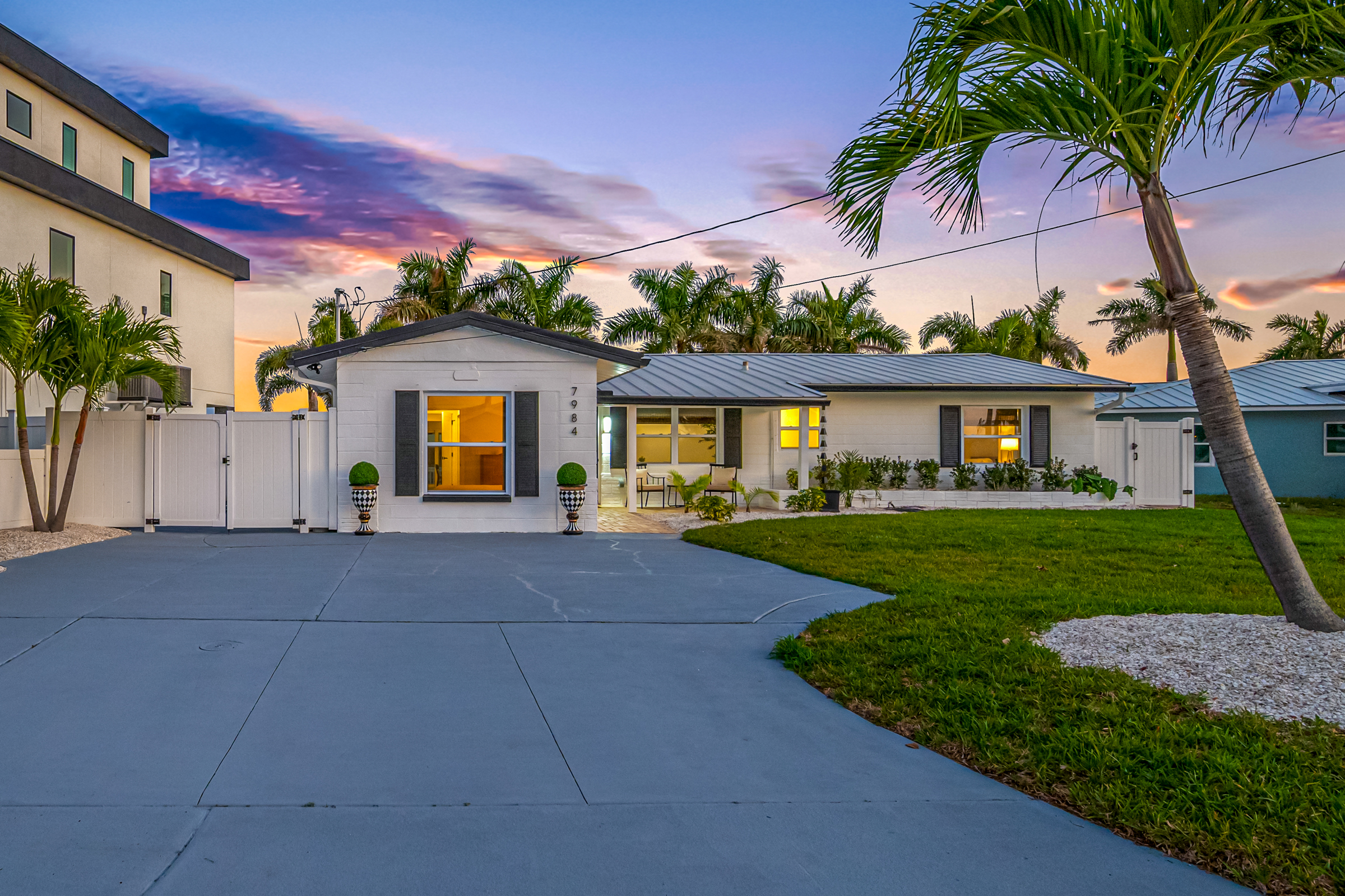 St Petersburg, Florida, 33707, United States, 3 Bedrooms Bedrooms, ,2 BathroomsBathrooms,Residential,For Sale,2034838
