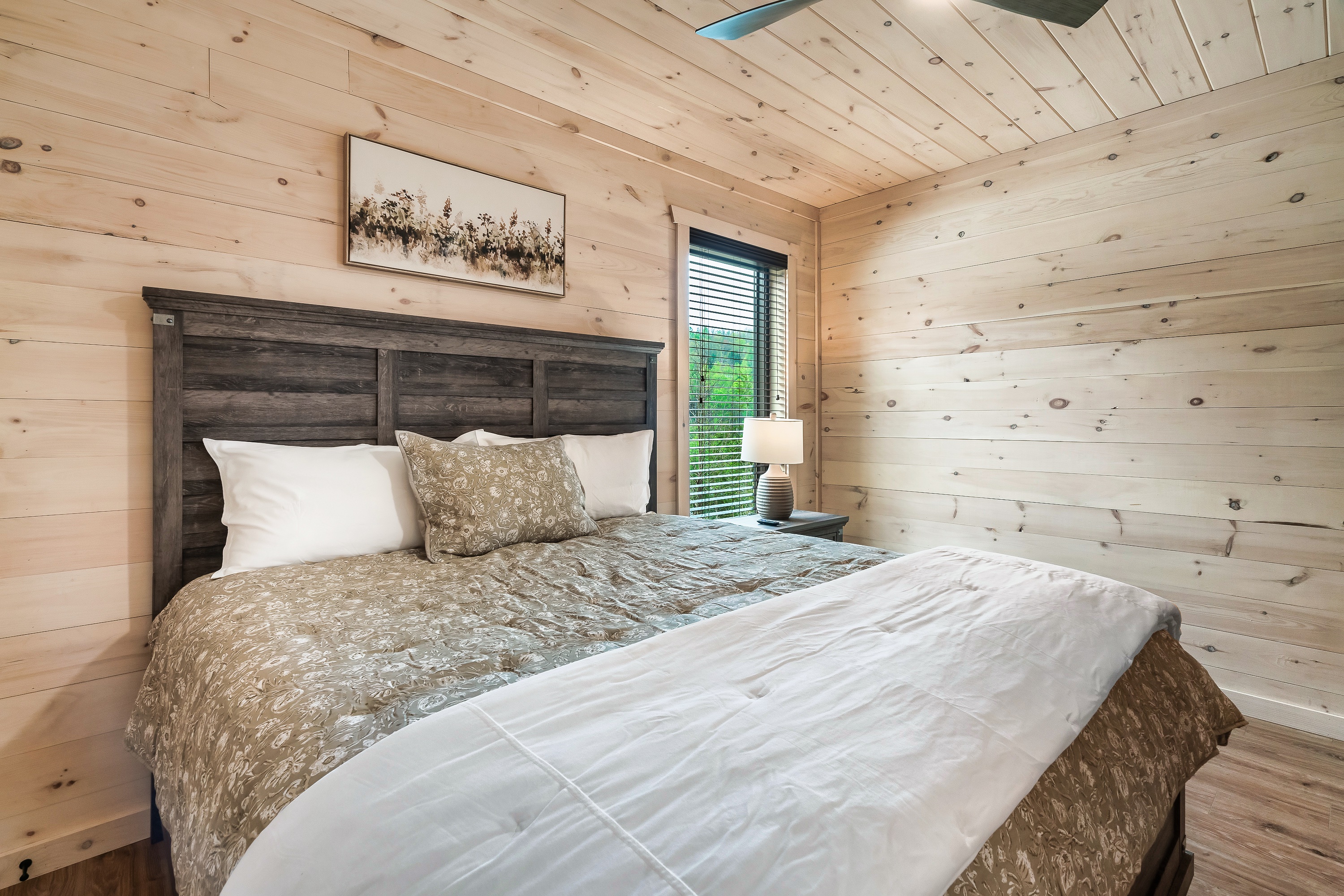 Gatlinburg, Tennessee, 37738, United States, 5 Bedrooms Bedrooms, ,4 BathroomsBathrooms,Residential,For Sale,1920322