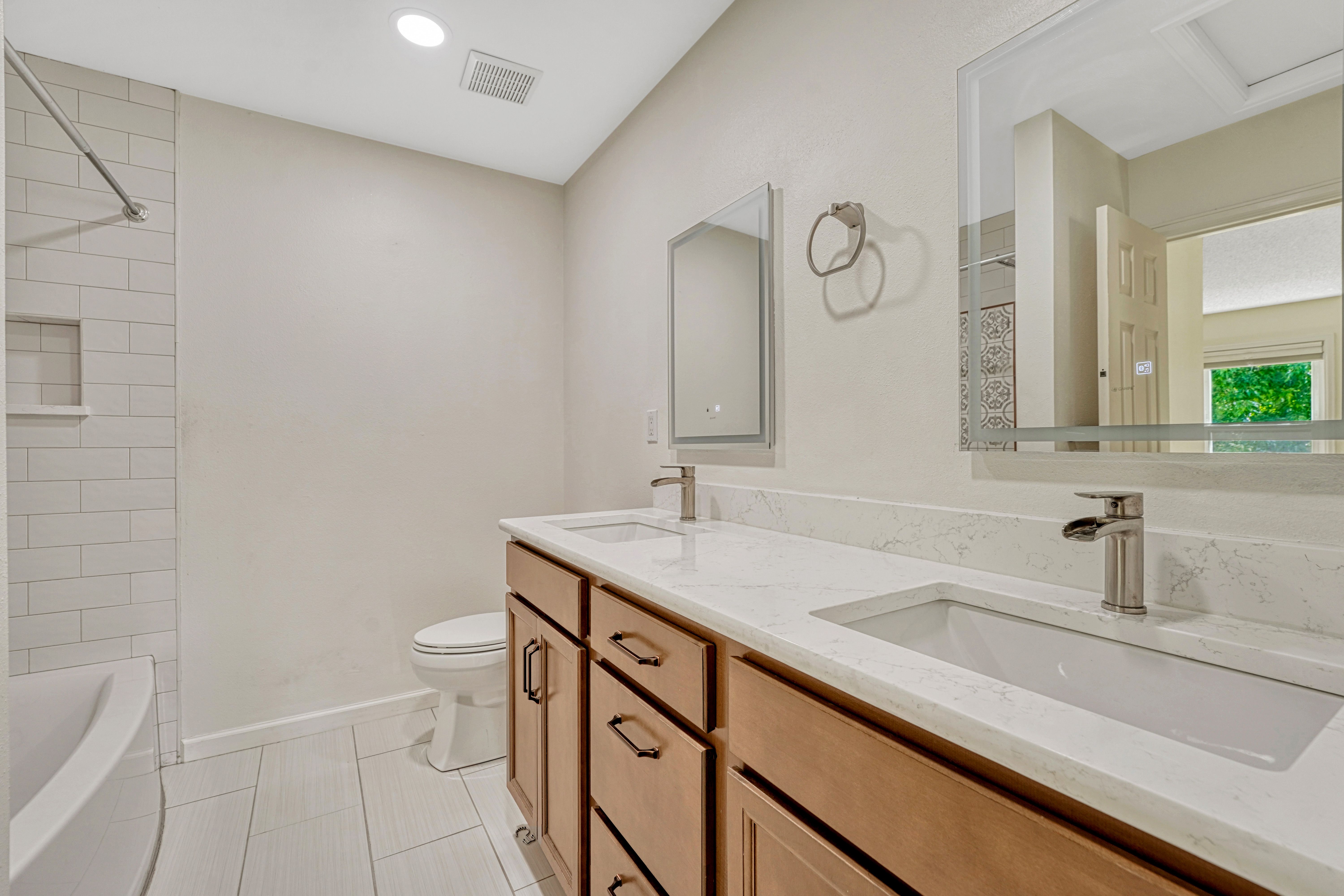  Rockrimmon Townhome with Trail Access & Private Patio - 物件實景