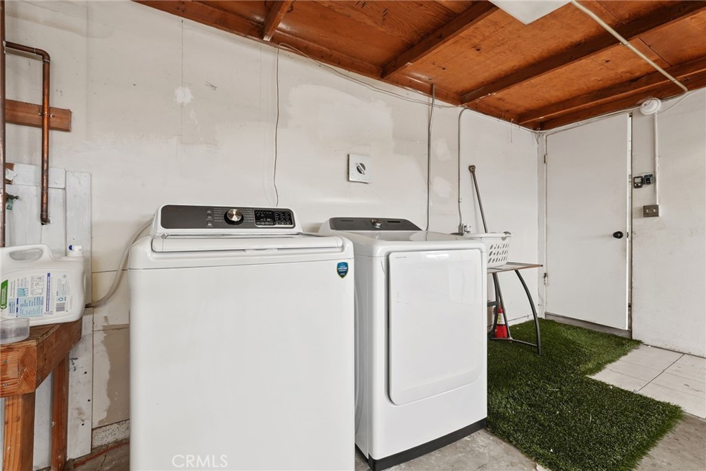 Oxnard, California, 93035, United States, 5 Bedrooms Bedrooms, ,1 BathroomBathrooms,Residential,For Sale,1847302