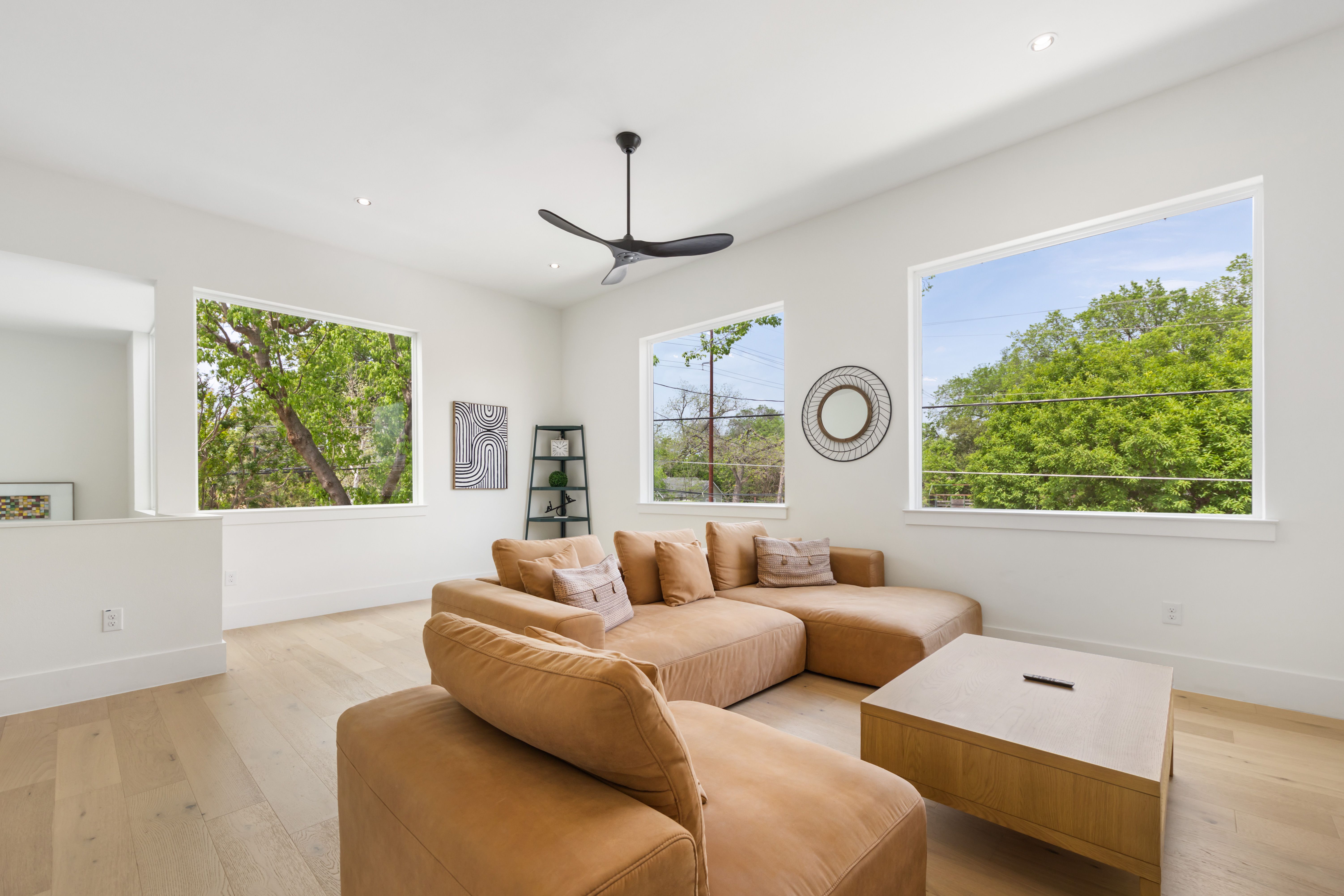  Striking Cobalt Design Home - 物件實景