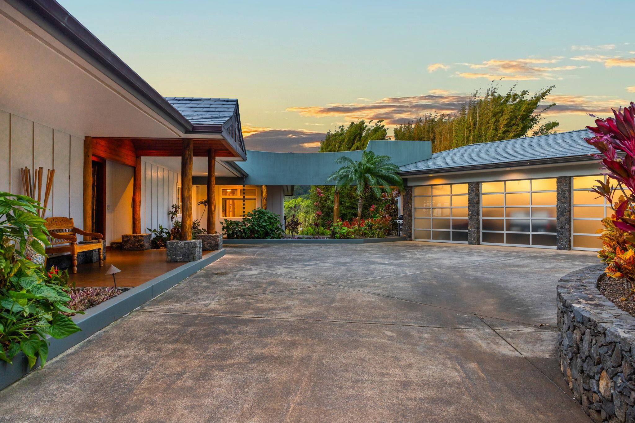 Wailuku, Hawaii, 96793, United States, 4 Bedrooms Bedrooms, ,6 BathroomsBathrooms,Residential,For Sale,1998194