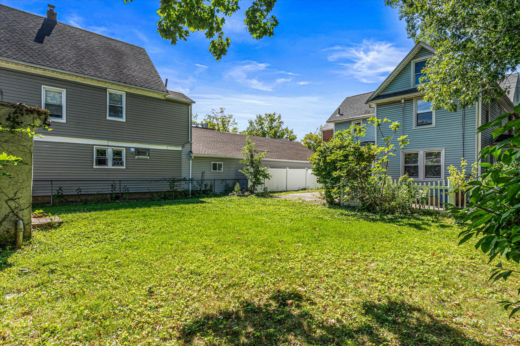  209-72 45th Drive, Bayside, NY, 11361 - 物件實景