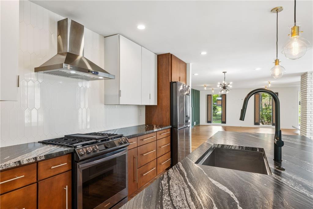 Atlanta, Georgia, 30345, United States, 3 Bedrooms Bedrooms, ,2 BathroomsBathrooms,Residential,For Sale,1942165