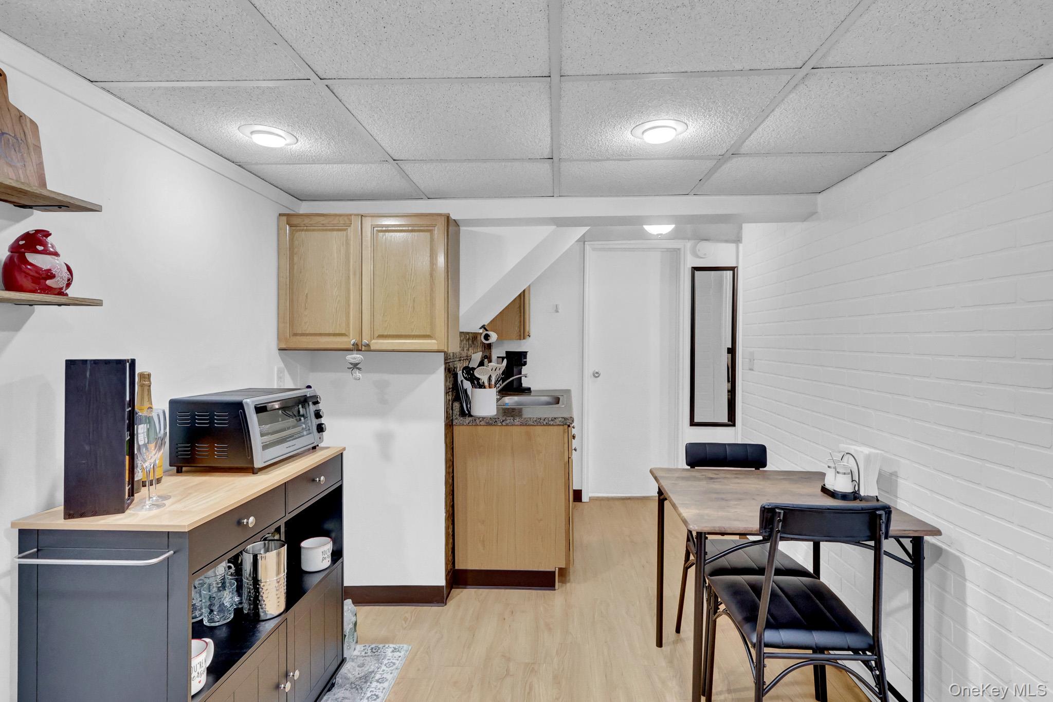  31 Locust Avenue E, Farmingdale, NY, 11735 - 物件實景