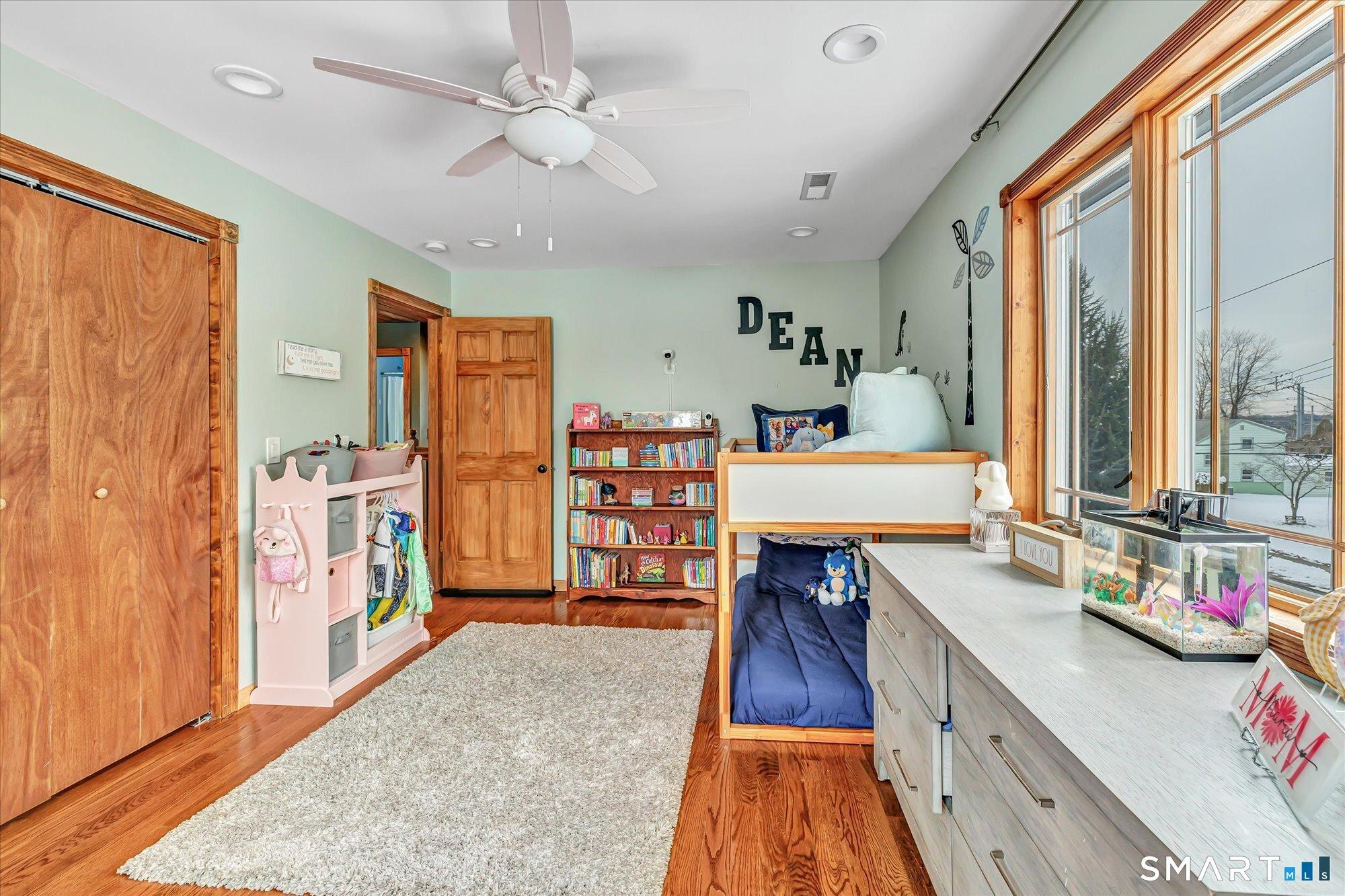 Milford, Connecticut, 06461, United States, 3 Bedrooms Bedrooms, ,3 BathroomsBathrooms,Residential,For Sale,2012517