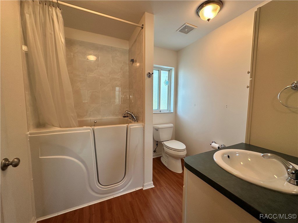 Crystal River, Florida, 34429, United States, 4 Bedrooms Bedrooms, ,3 BathroomsBathrooms,Residential,For Sale,1996734