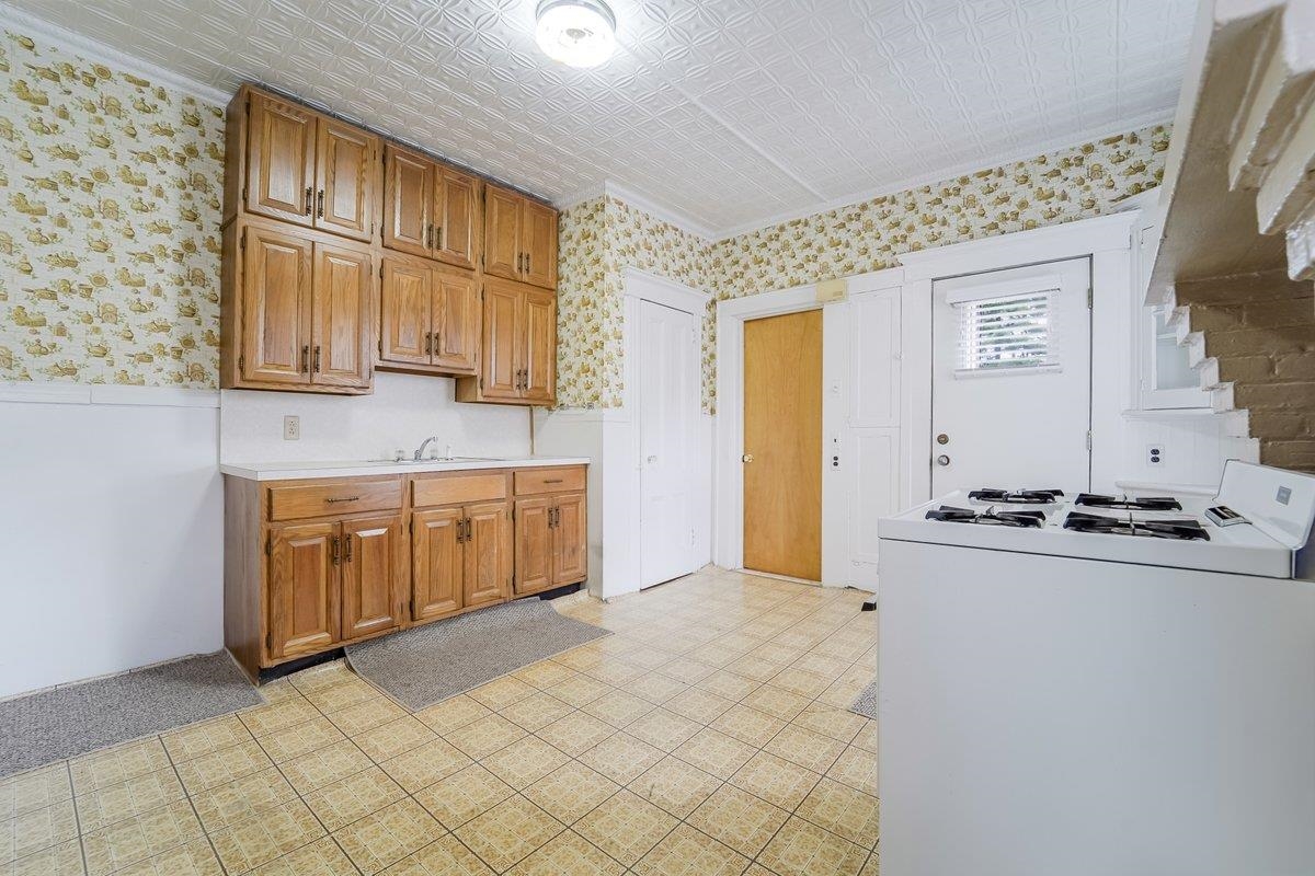 Kearny Town, New Jersey, 07032, United States, 4 Bedrooms Bedrooms, ,2 BathroomsBathrooms,Residential,For Sale,1956980