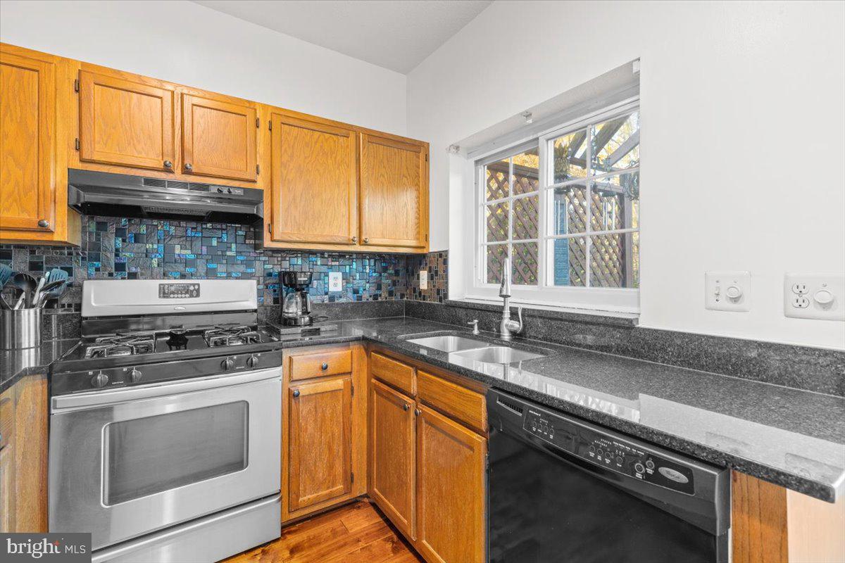 Alexandria, Virginia, 22306, United States, 3 Bedrooms Bedrooms, ,4 BathroomsBathrooms,Residential,For Sale,1984696