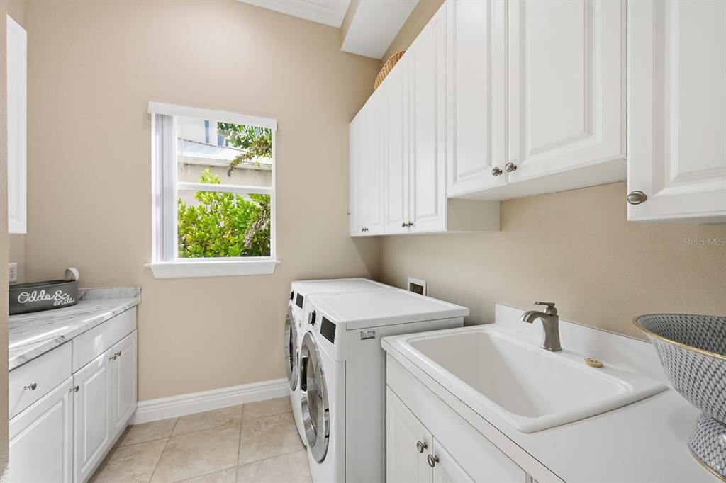 Sarasota, Florida, 34236, United States, 5 Bedrooms Bedrooms, ,5 BathroomsBathrooms,Residential,For Sale,1989074