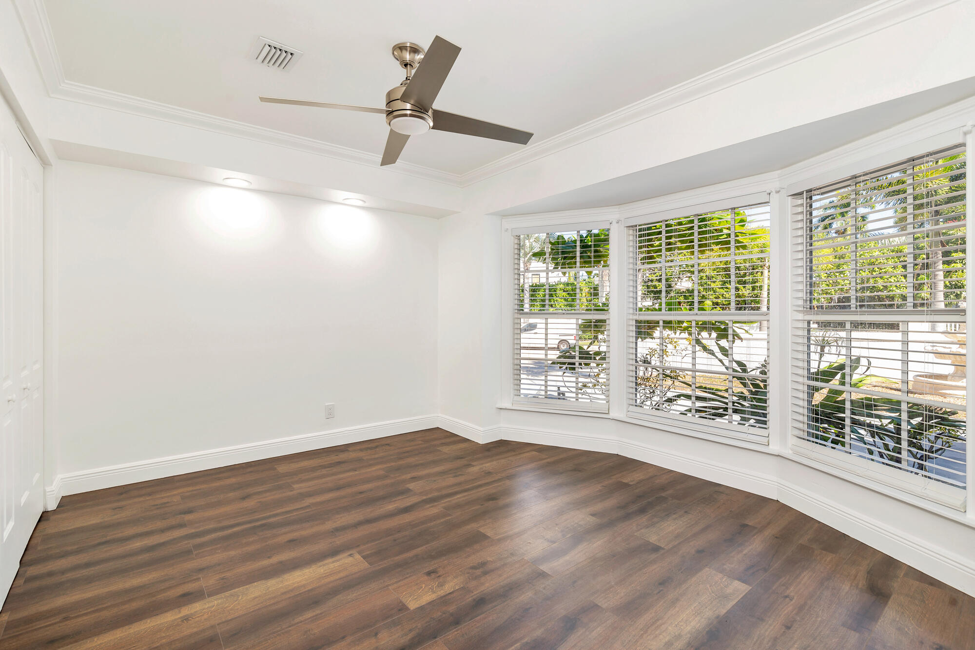 West Palm Beach, Florida, 33407, United States, 5 Bedrooms Bedrooms, ,5 BathroomsBathrooms,Residential,For Sale,1994900