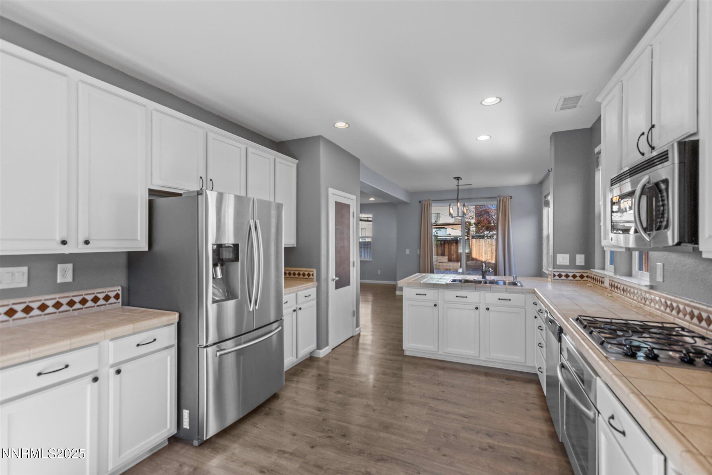 Sparks, Nevada, 89436, United States, 3 Bedrooms Bedrooms, ,3 BathroomsBathrooms,Residential,For Sale,1988123