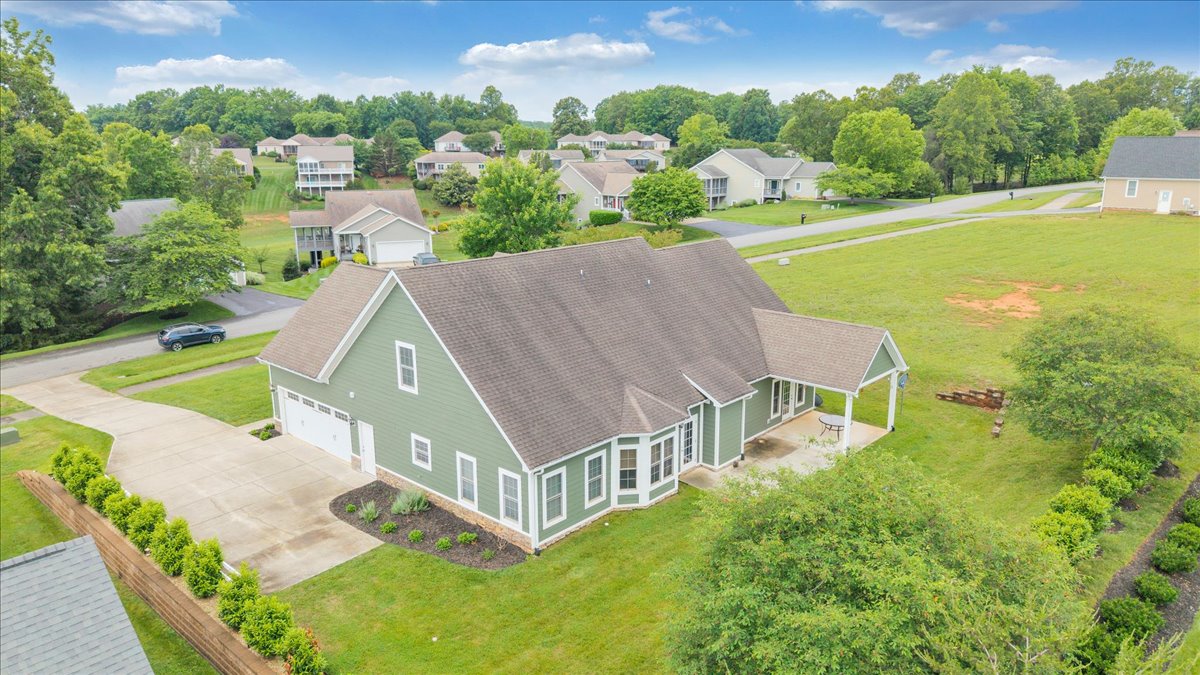 Huddleston, Virginia, 24104, United States, 4 Bedrooms Bedrooms, ,4 BathroomsBathrooms,Residential,For Sale,2048445