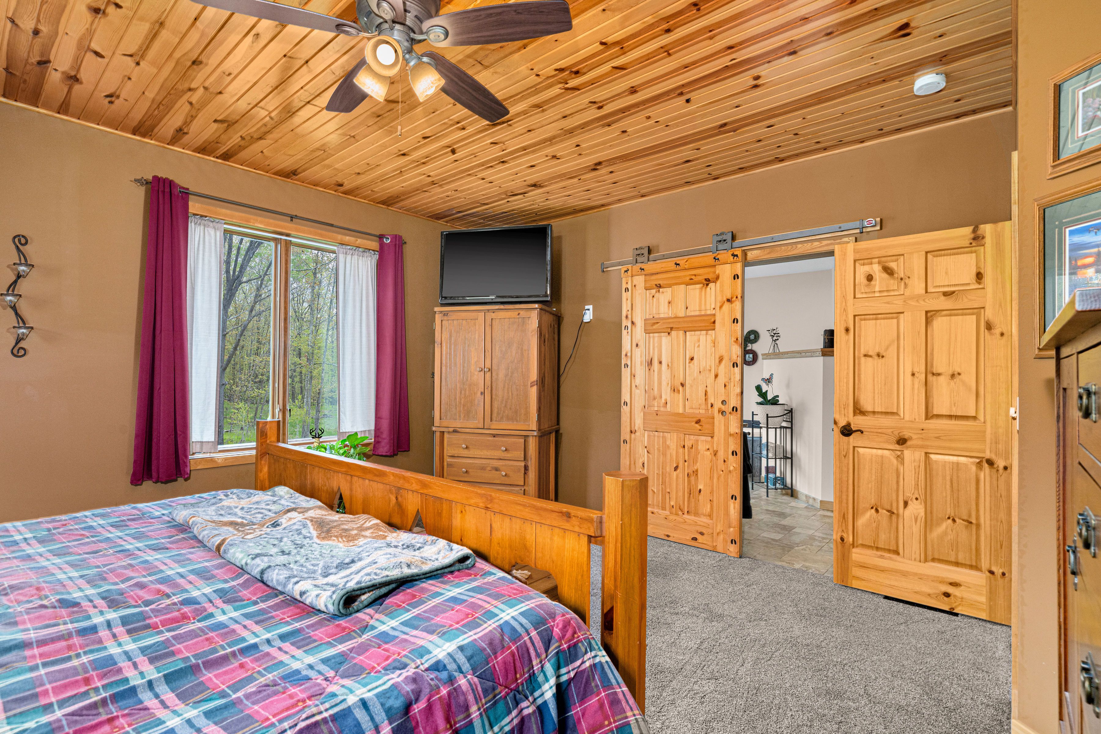  Luxury Woodland Retreat with Custom Craftsmanship and Treehouse Escape - 物件實景